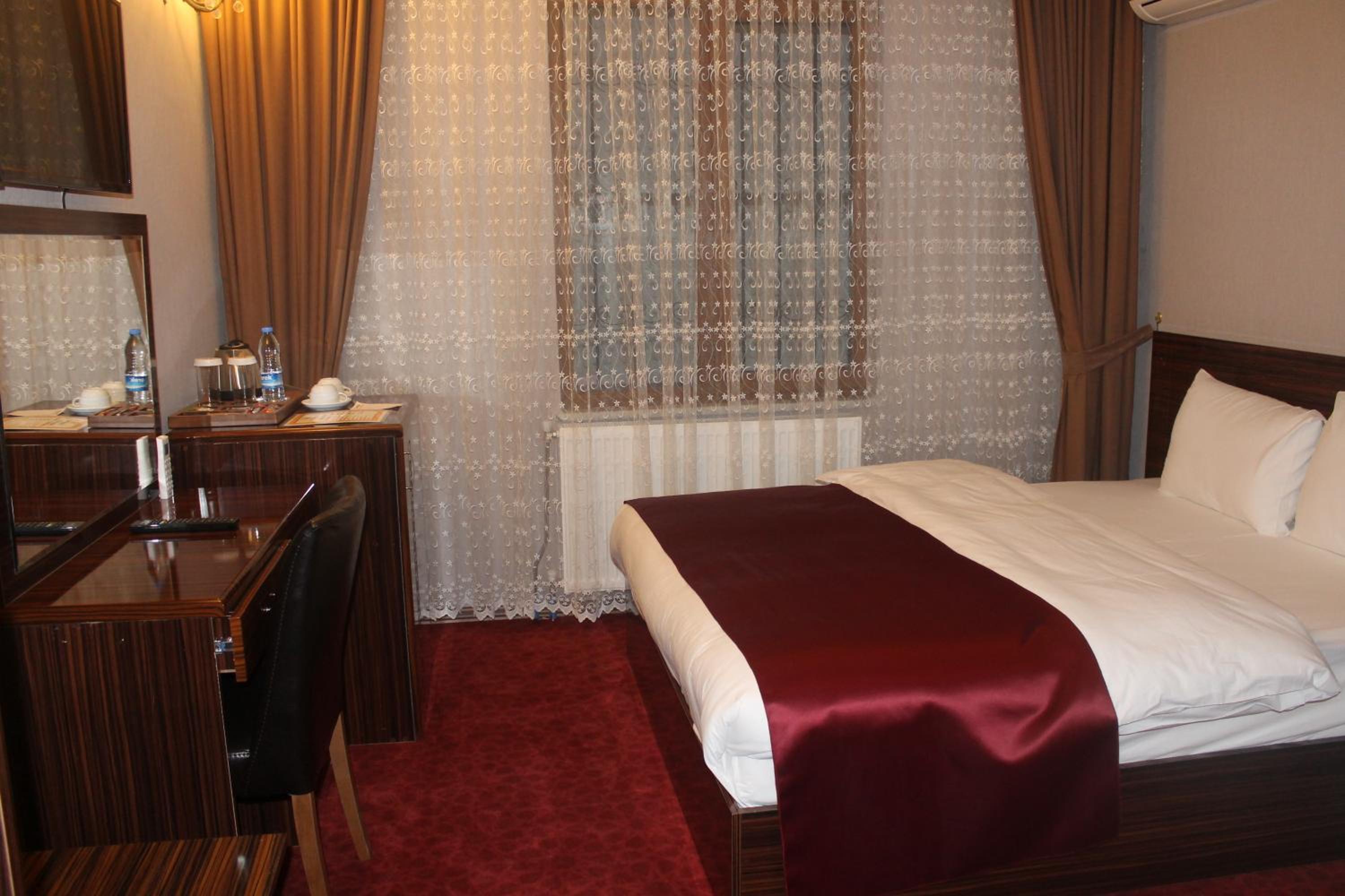Deluxe Double or Twin Room with City View photo 1