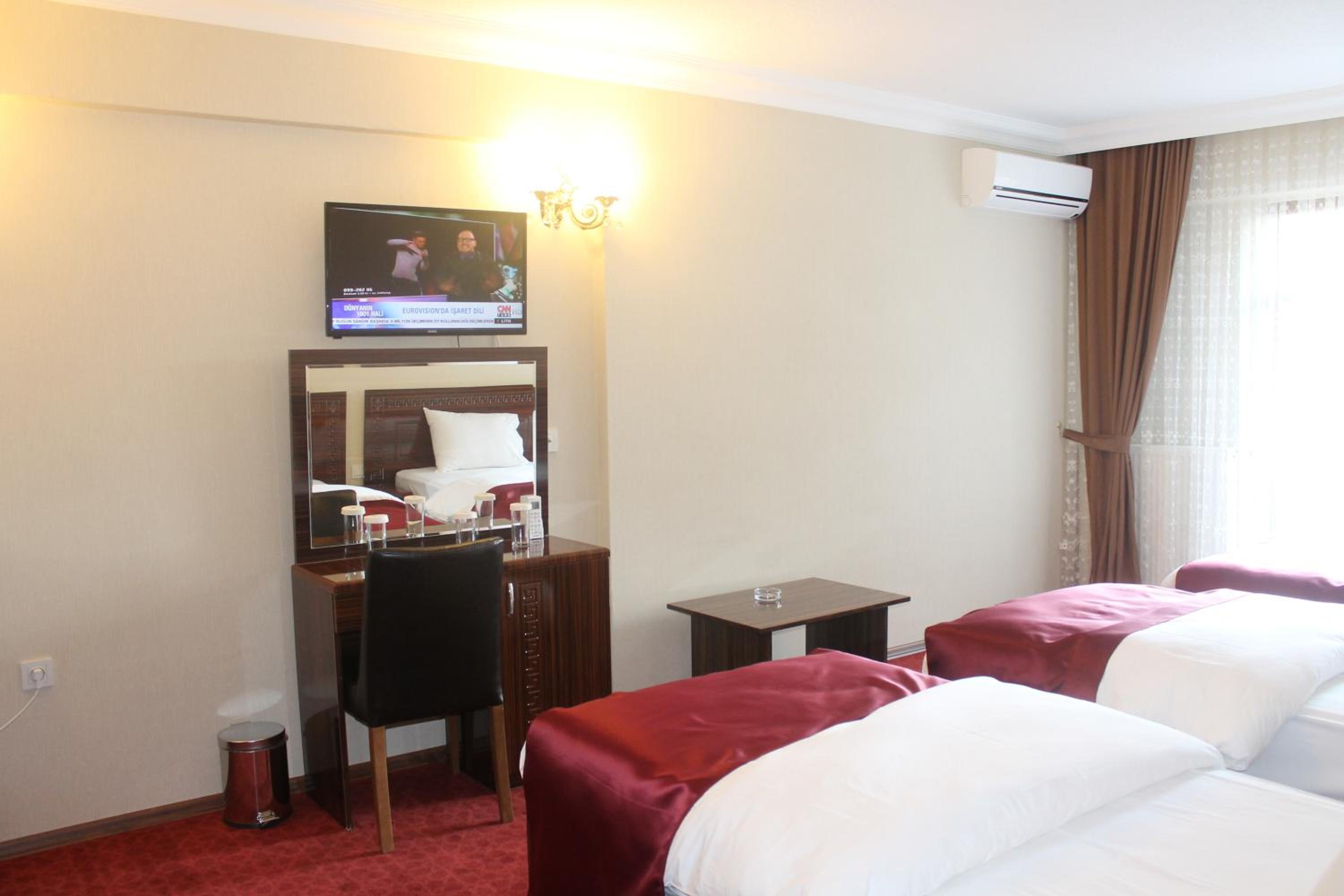 Deluxe Double or Twin Room with City View photo 3