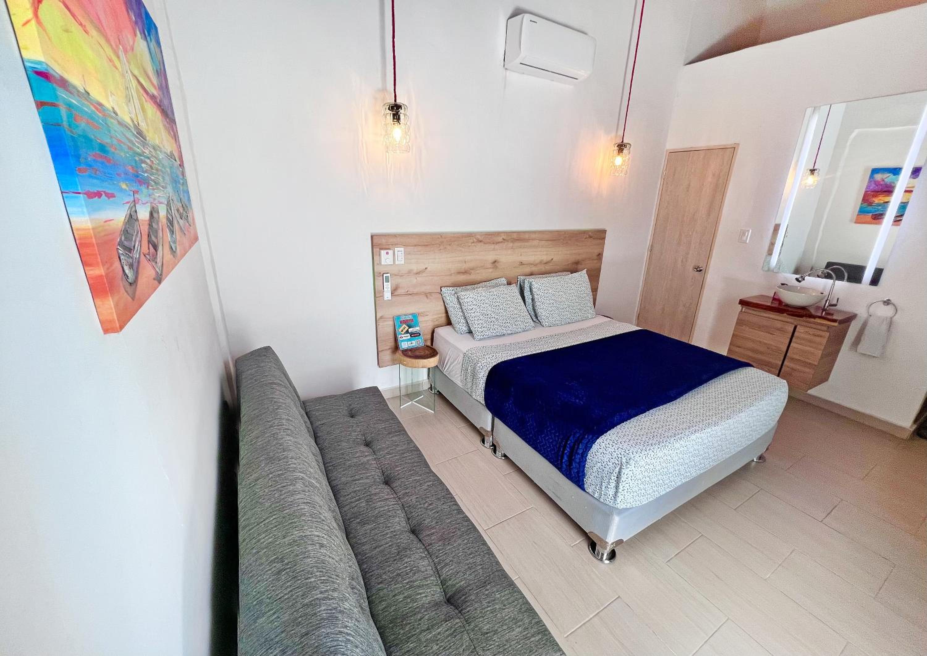 Deluxe Queen Suite