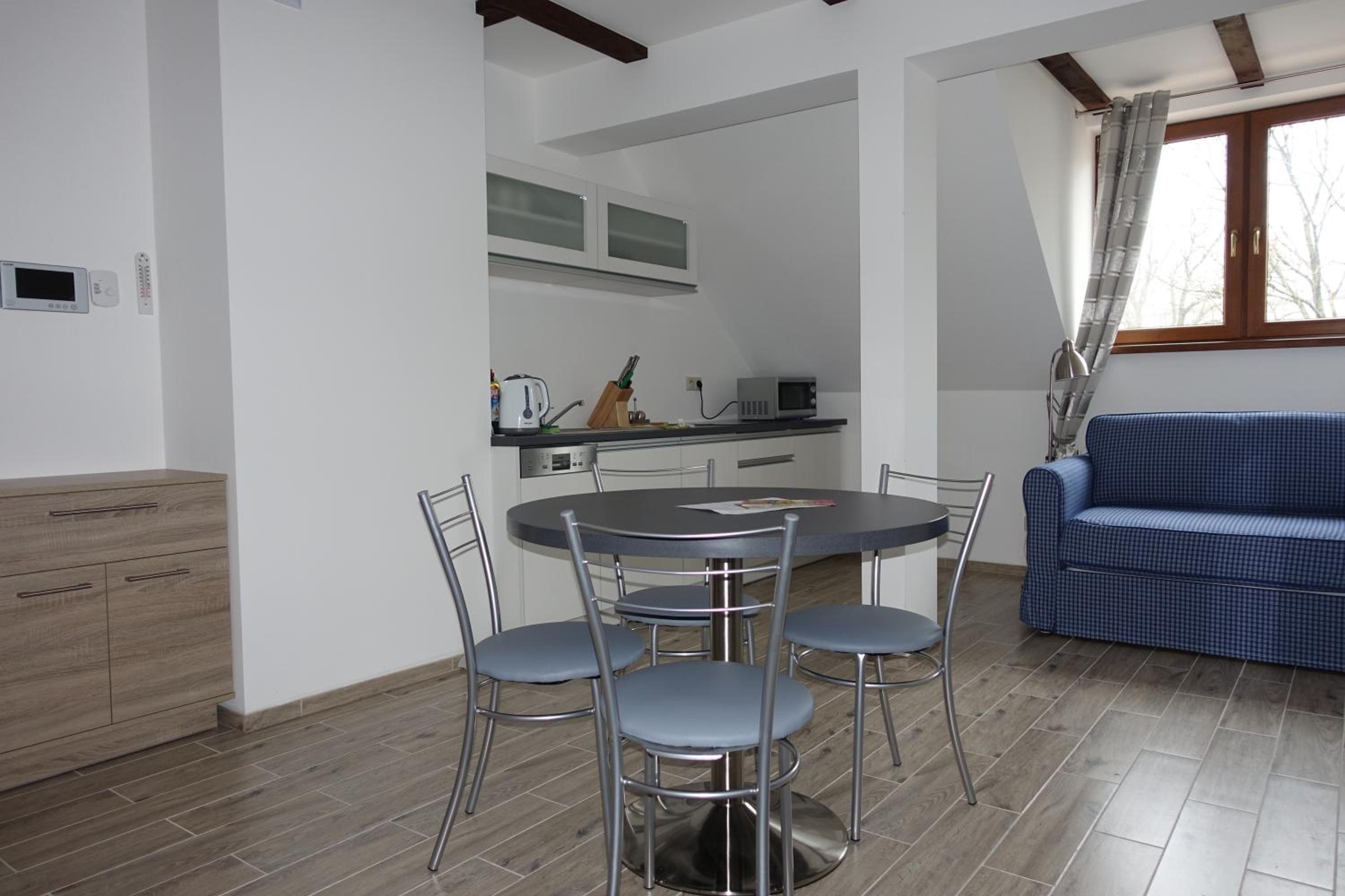 One-Bedroom Apartment - Photo 8