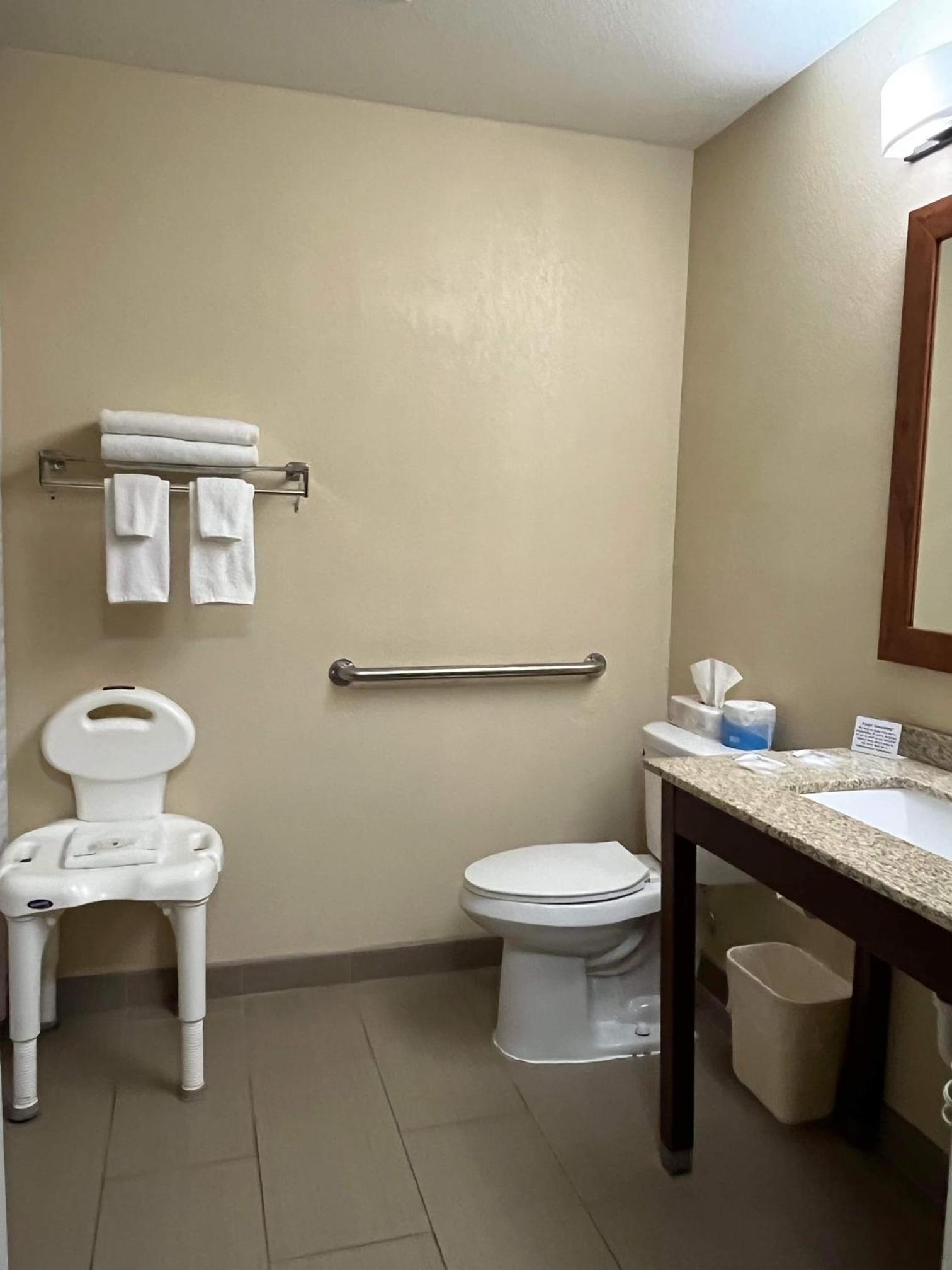 Queen Room - Disability Access/Non-Smoking - Photo 3