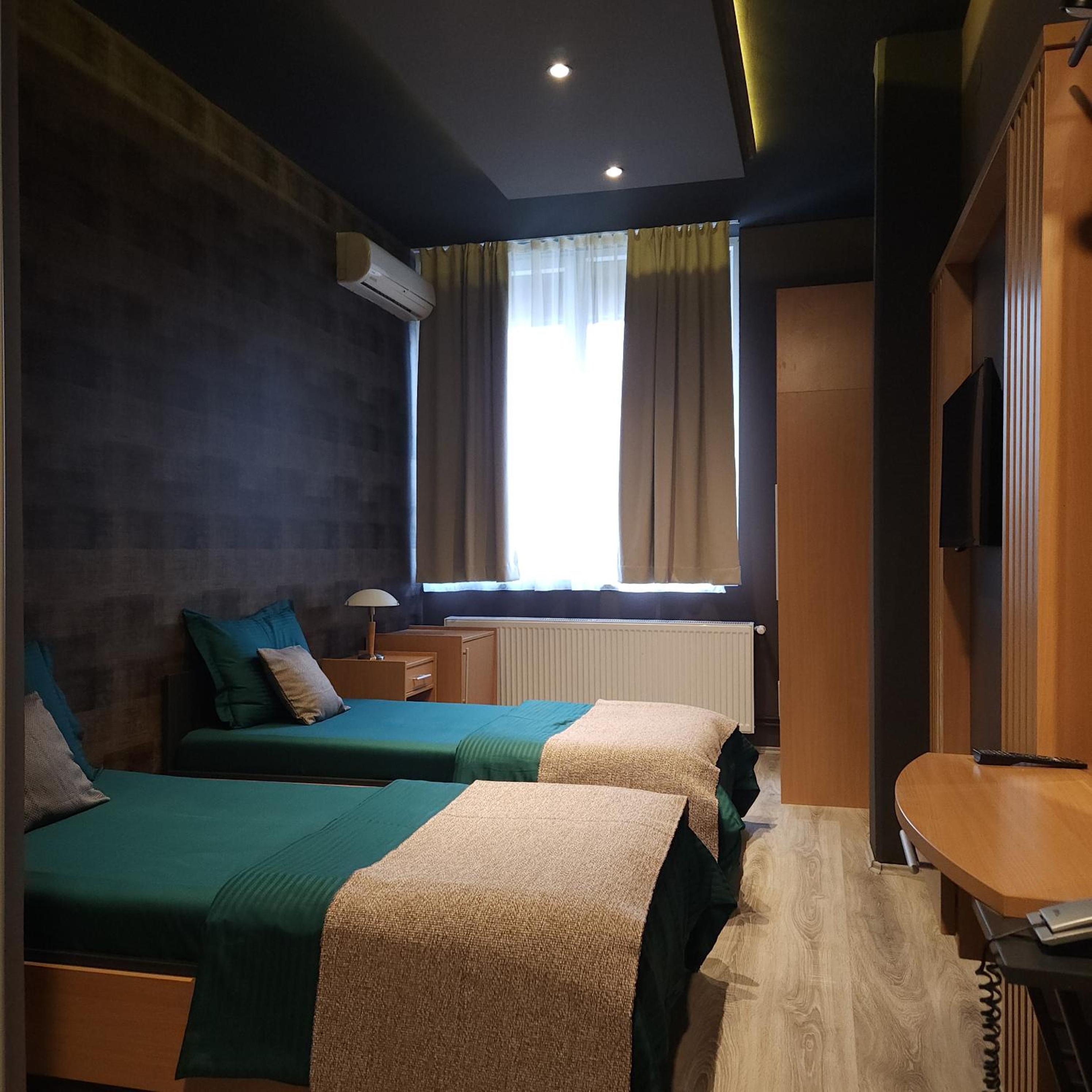 Standard Double or Twin Room - Photo 2