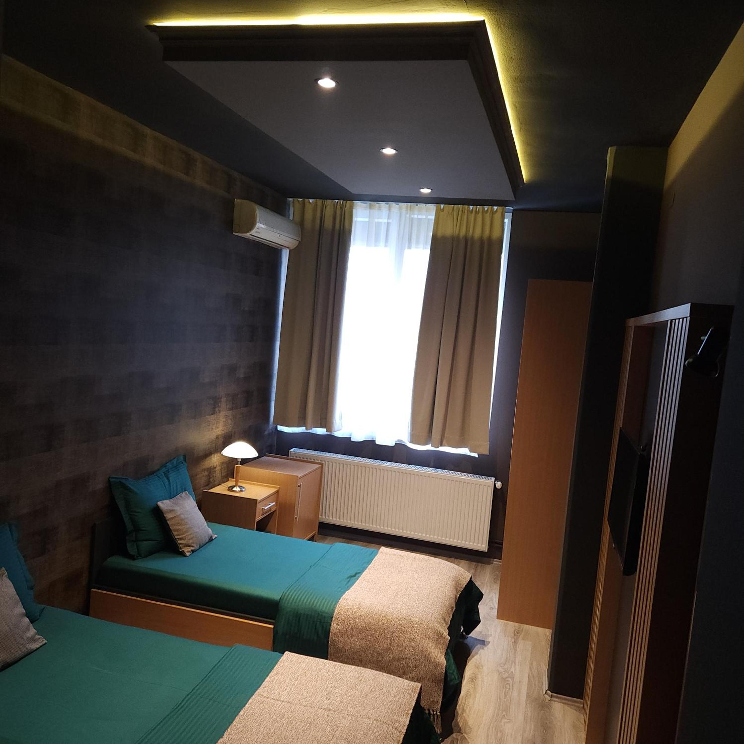 Standard Double or Twin Room - Photo 4