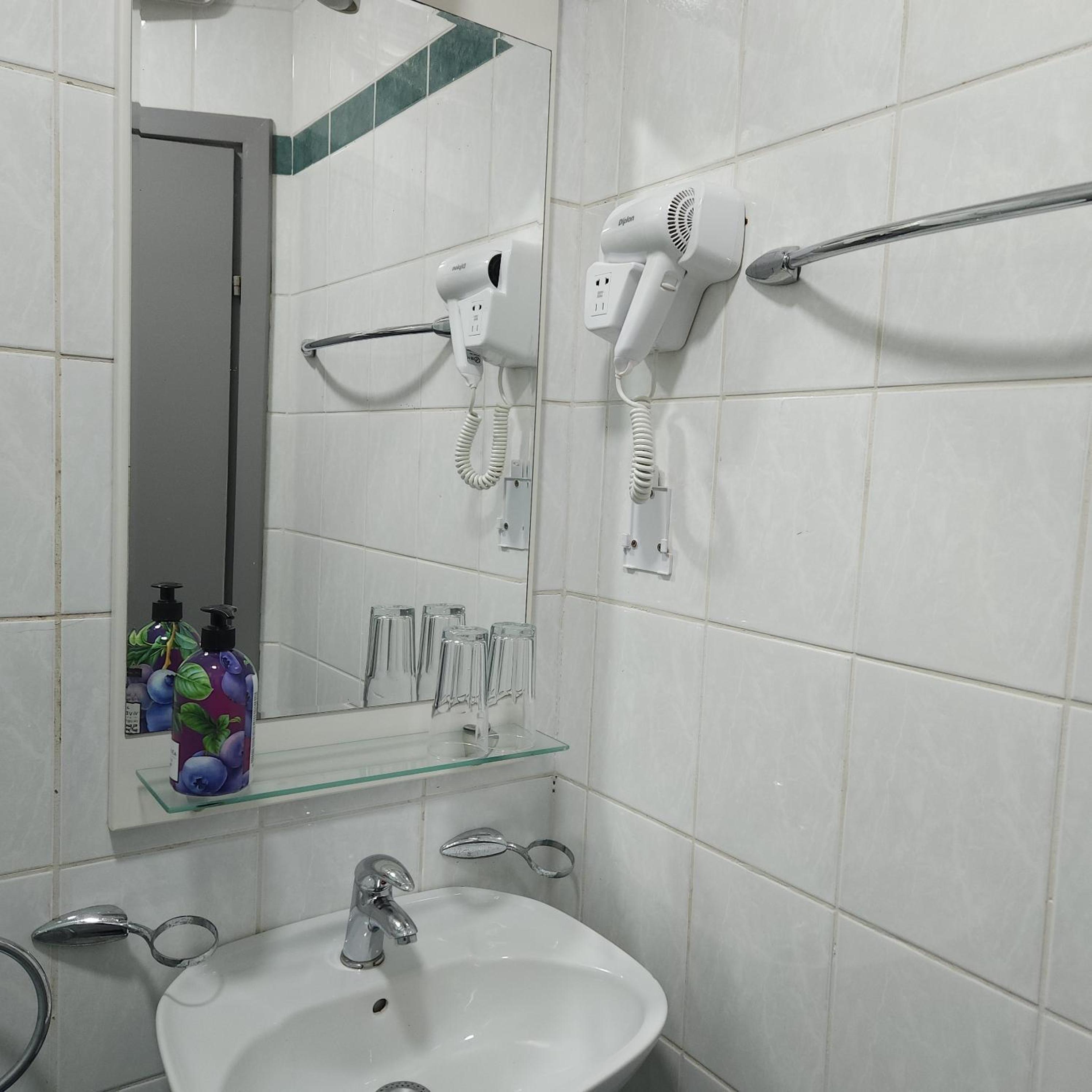 Standard Double or Twin Room - Photo 5