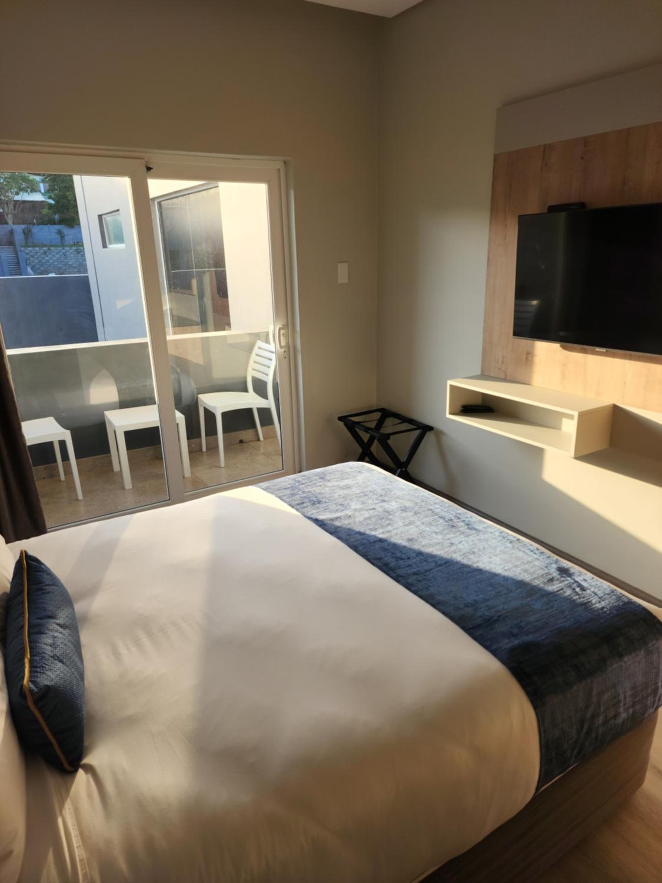 Queen Room with Balcony photo 3