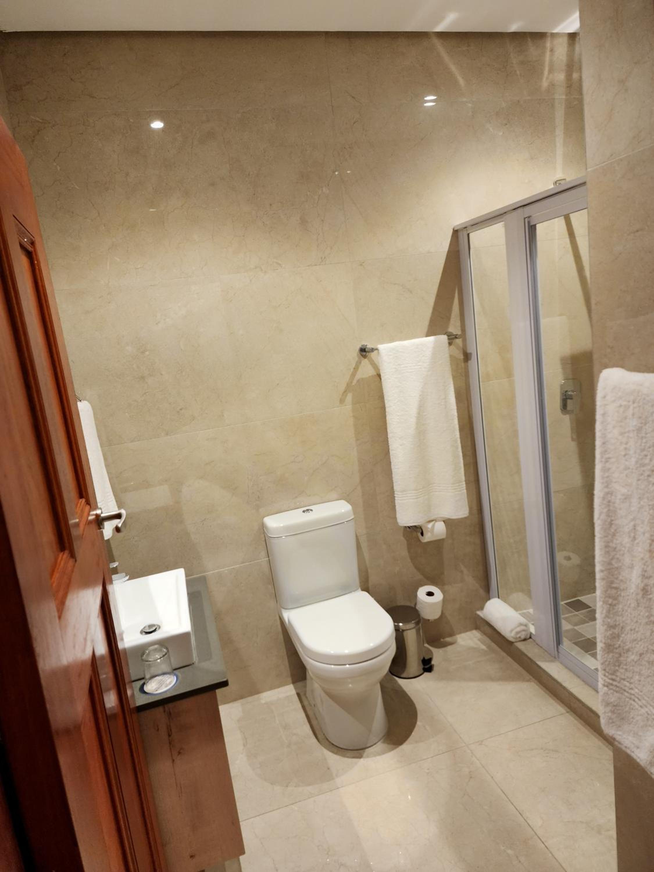 Queen Room photo 2
