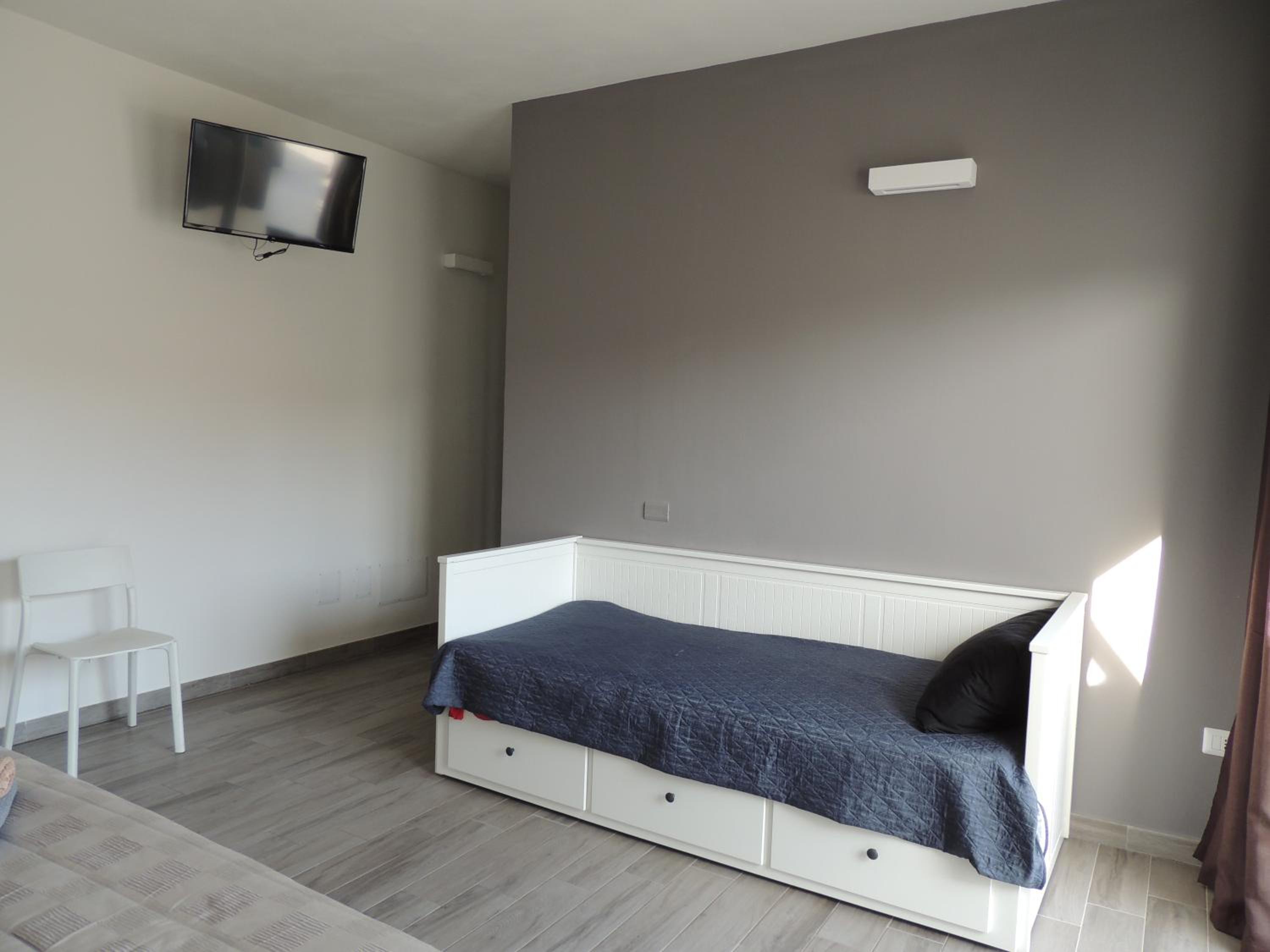 Triple Room with Private Bathroom - Photo 3
