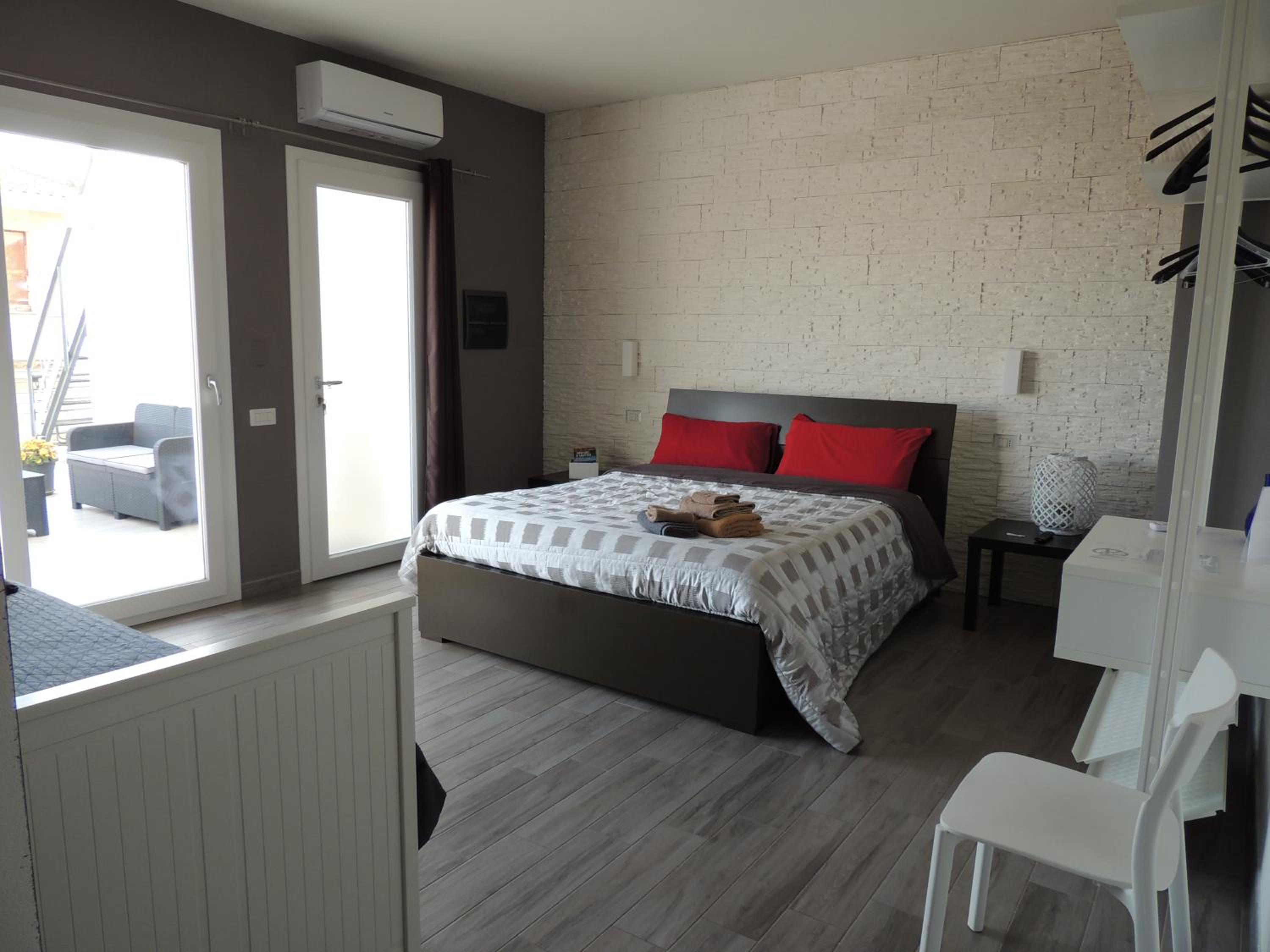 Triple Room with Private Bathroom - Photo 6