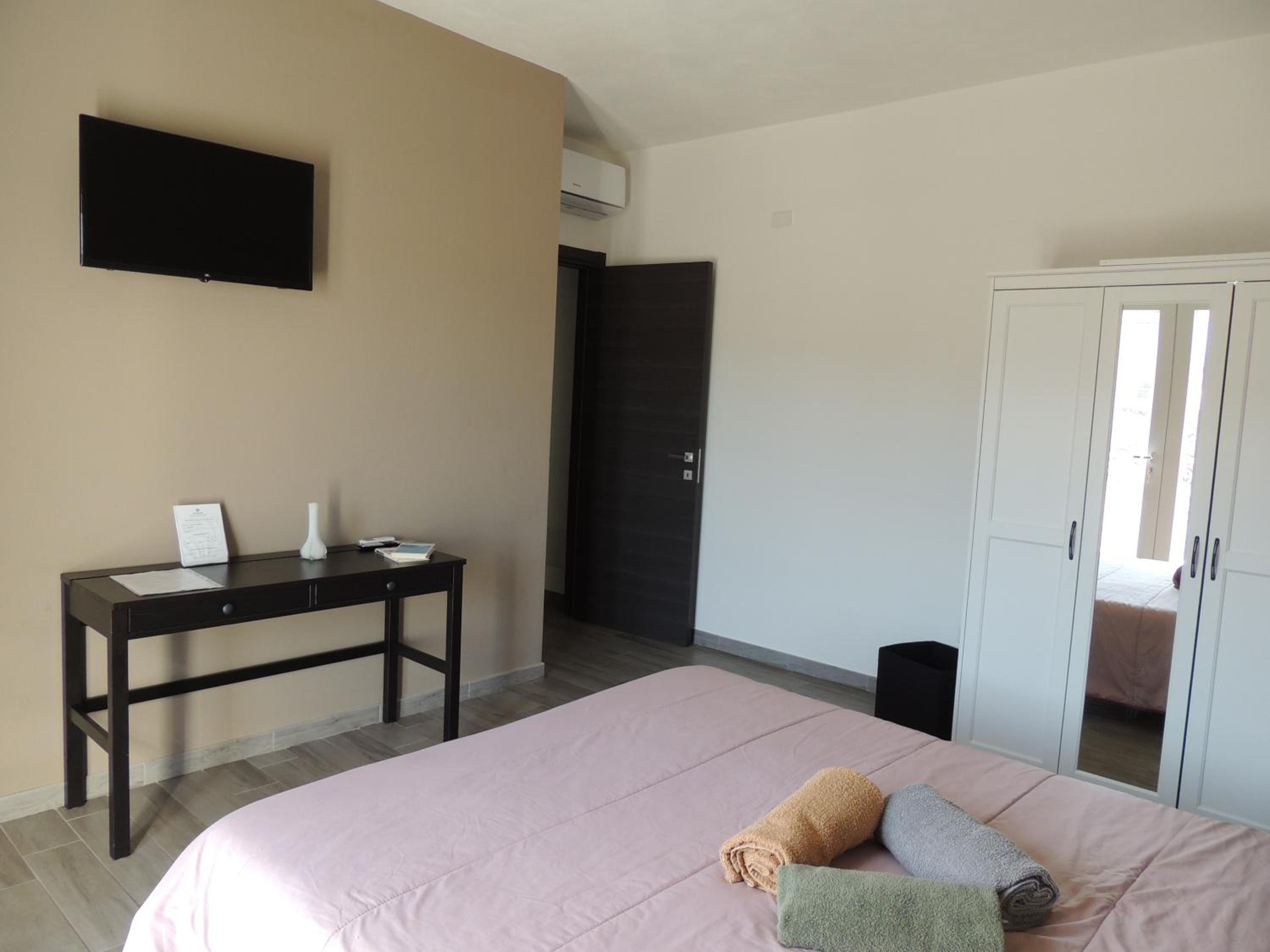 Double Room - Photo 9