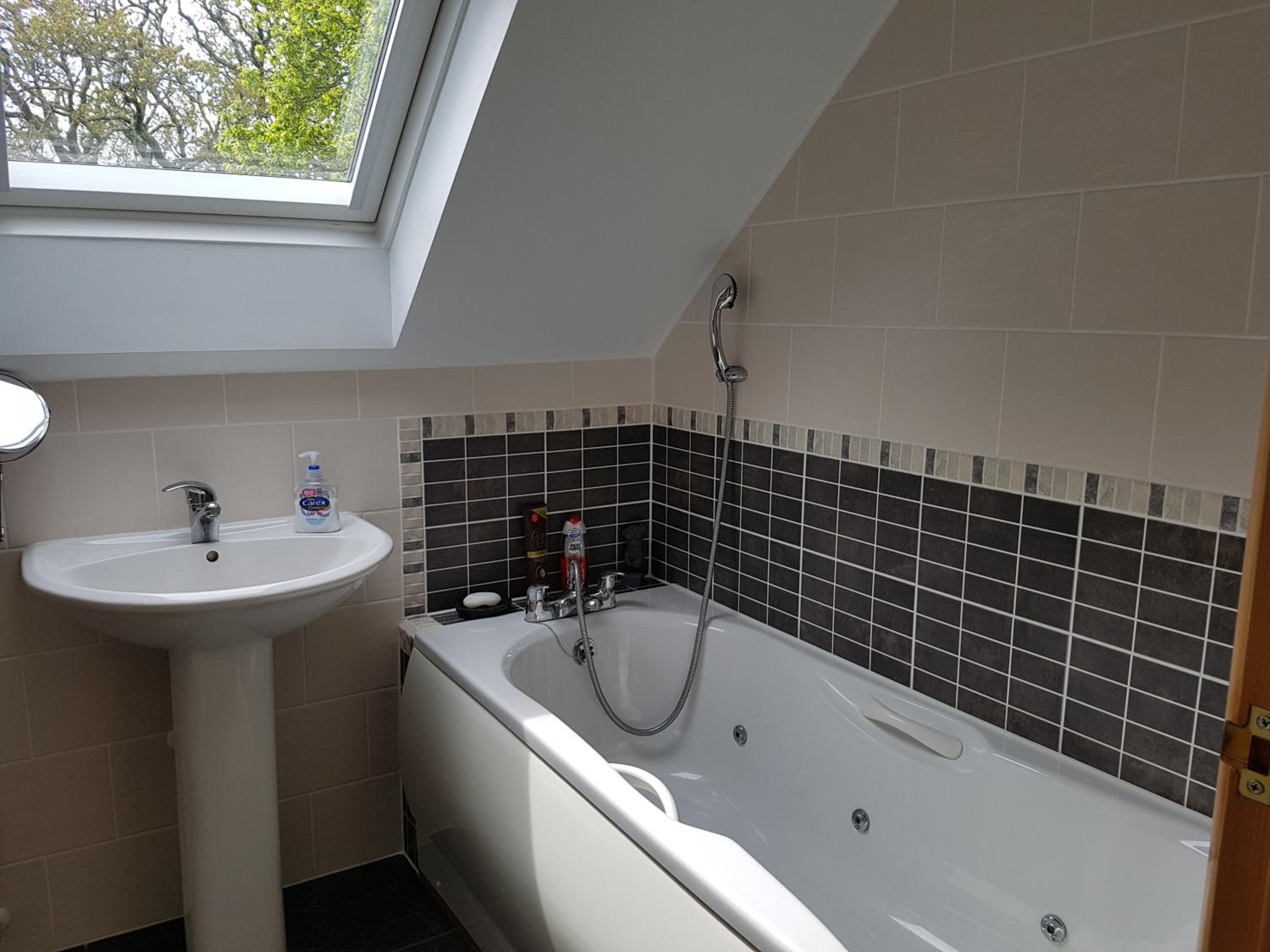 Double Room with Spa Bath photo 3