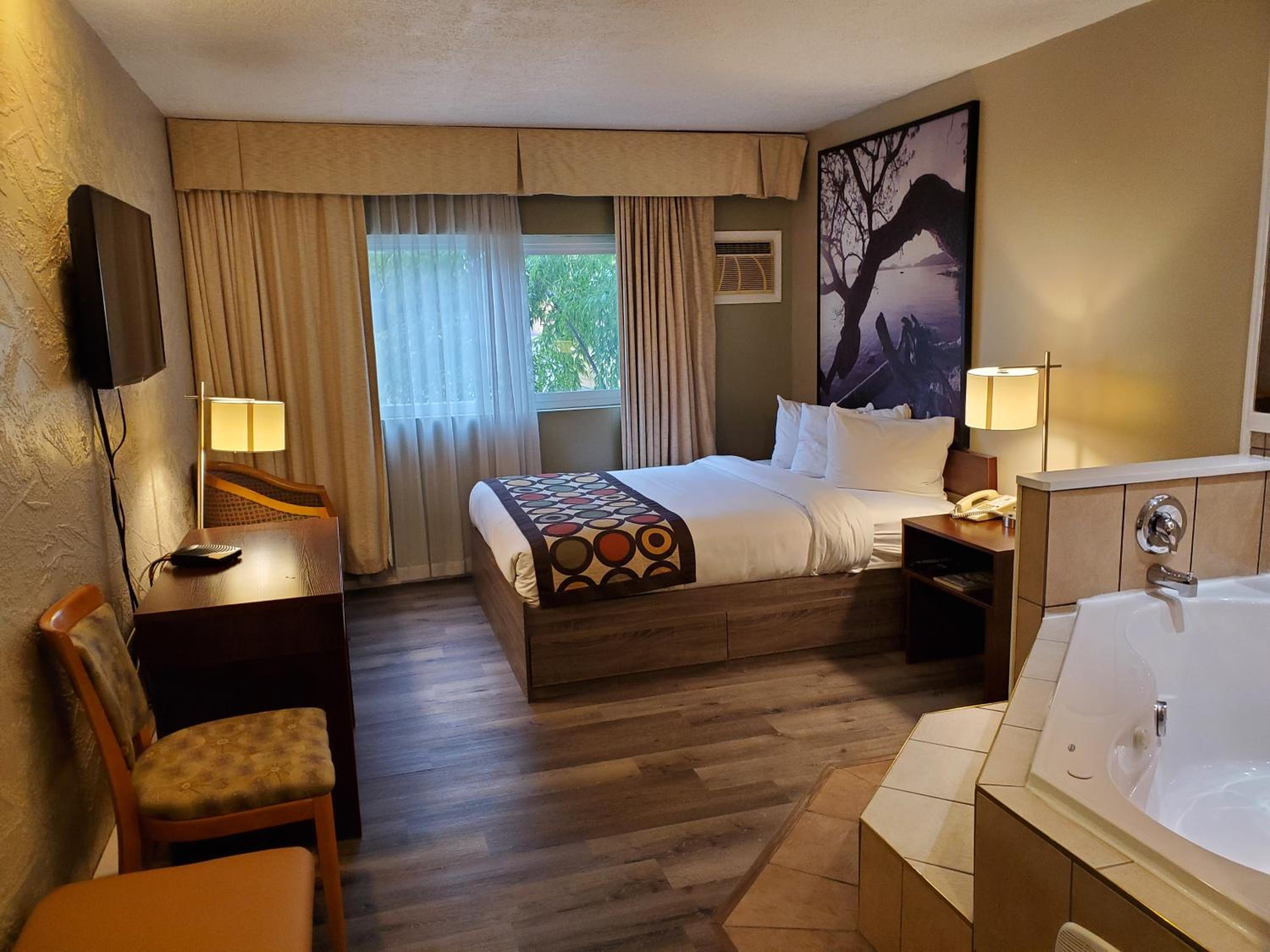 Queen Suite with Spa Bath- Non-SMoking