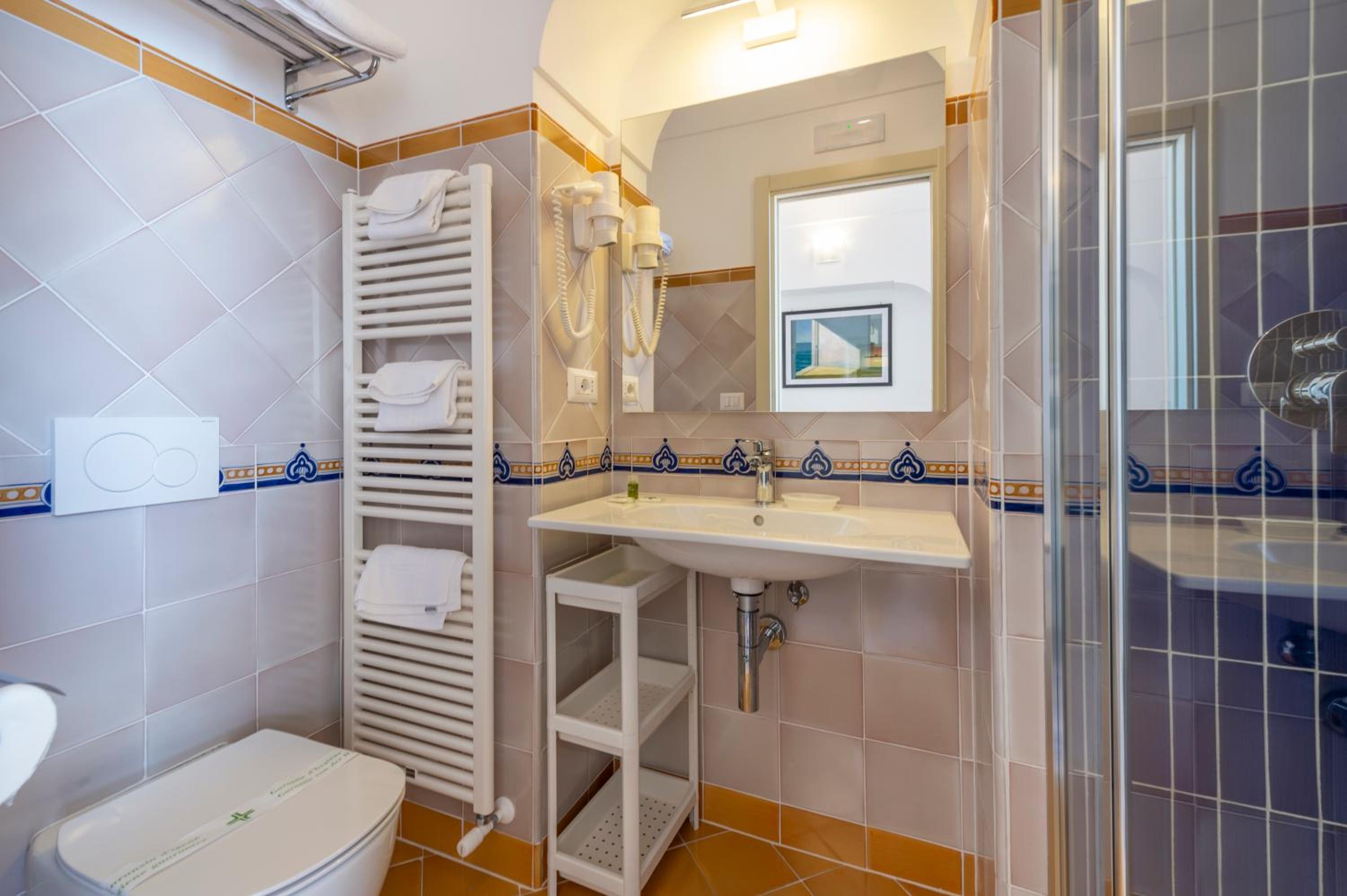 Deluxe Double Room with Balcony and Sea View photo 3