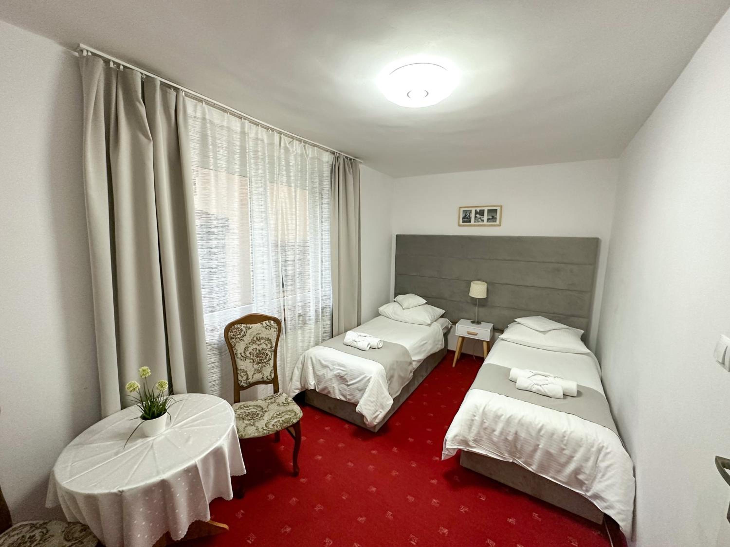 Standard Twin Room photo 1