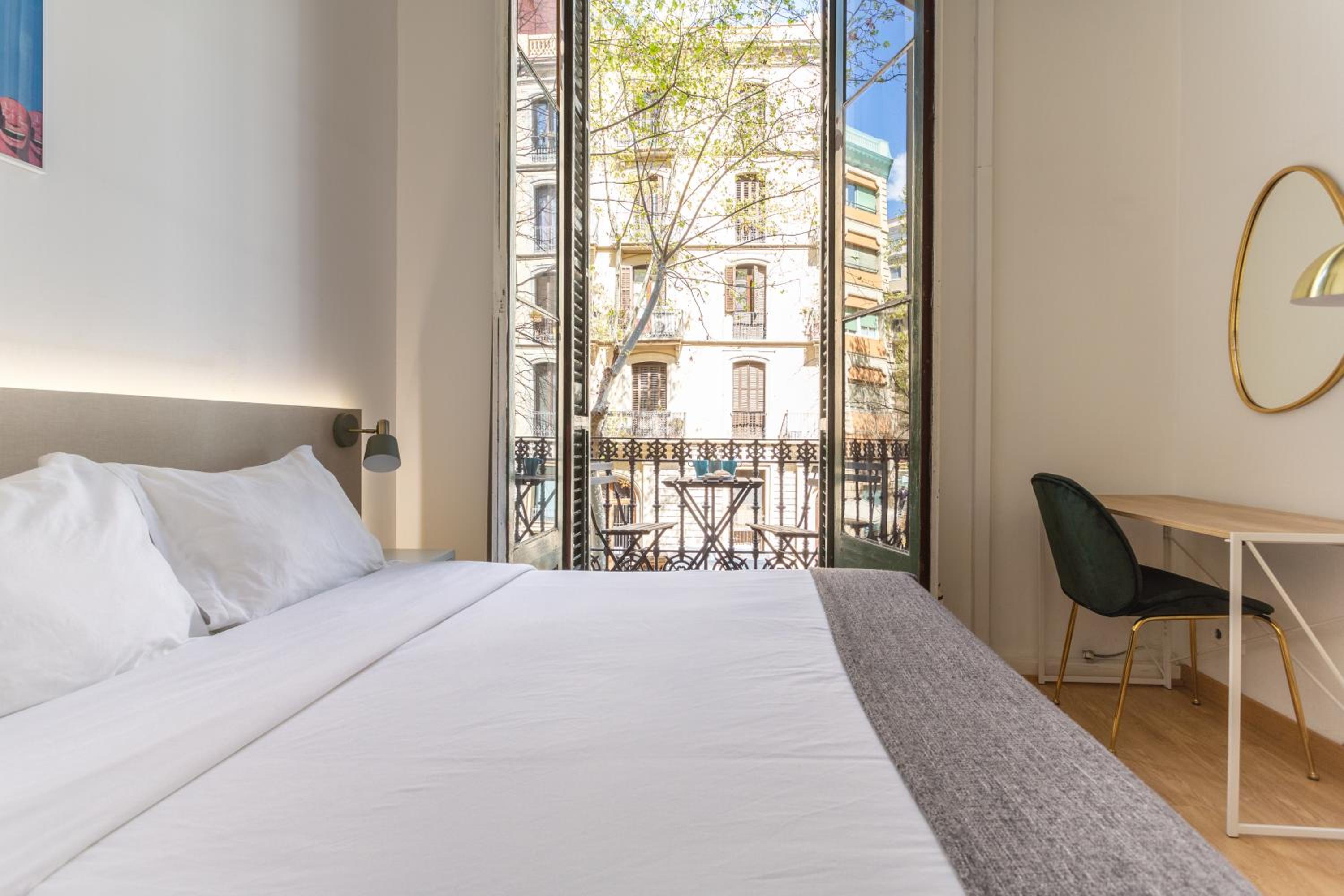 Deluxe Double Room with Balcony photo 3