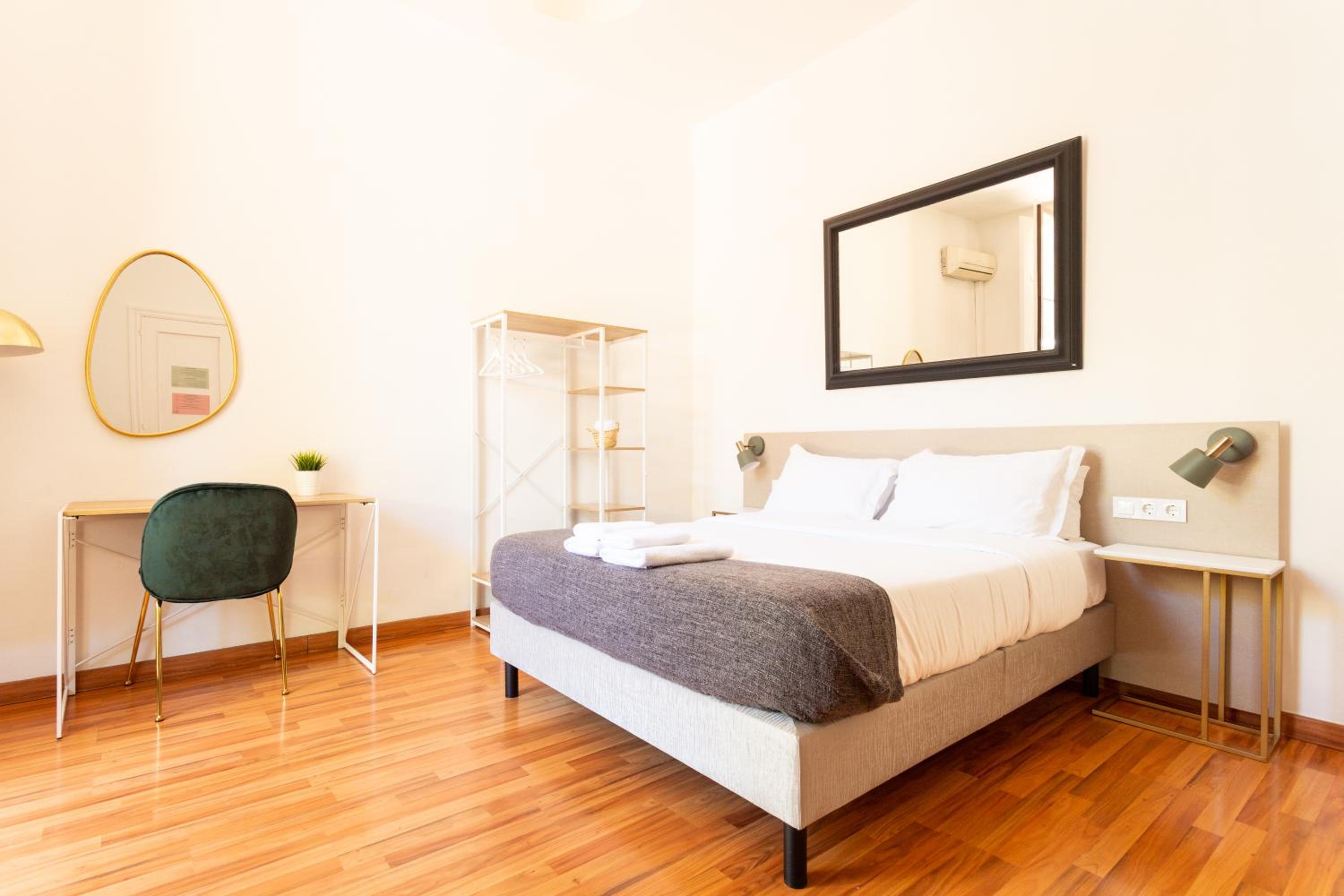 Double Room with Shared Bathroom photo 2