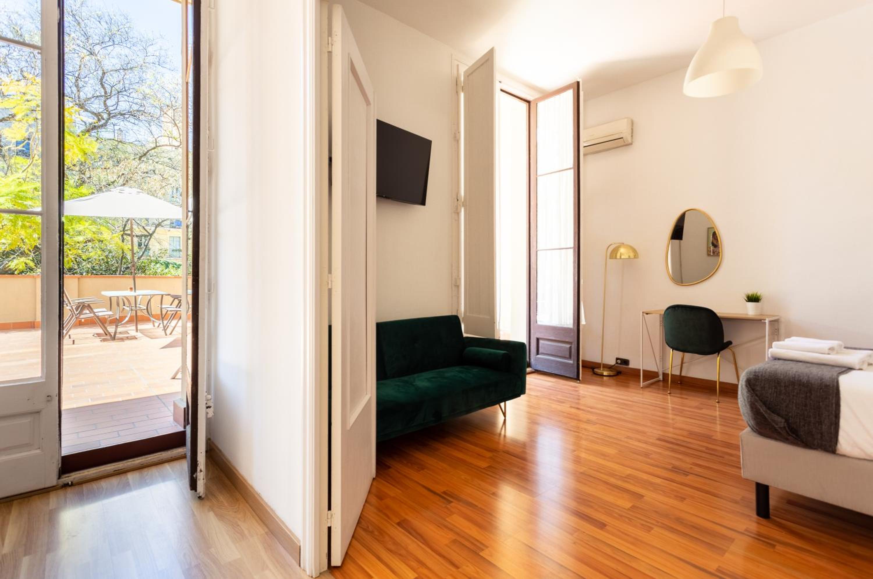 Double Room with Shared Bathroom photo 3