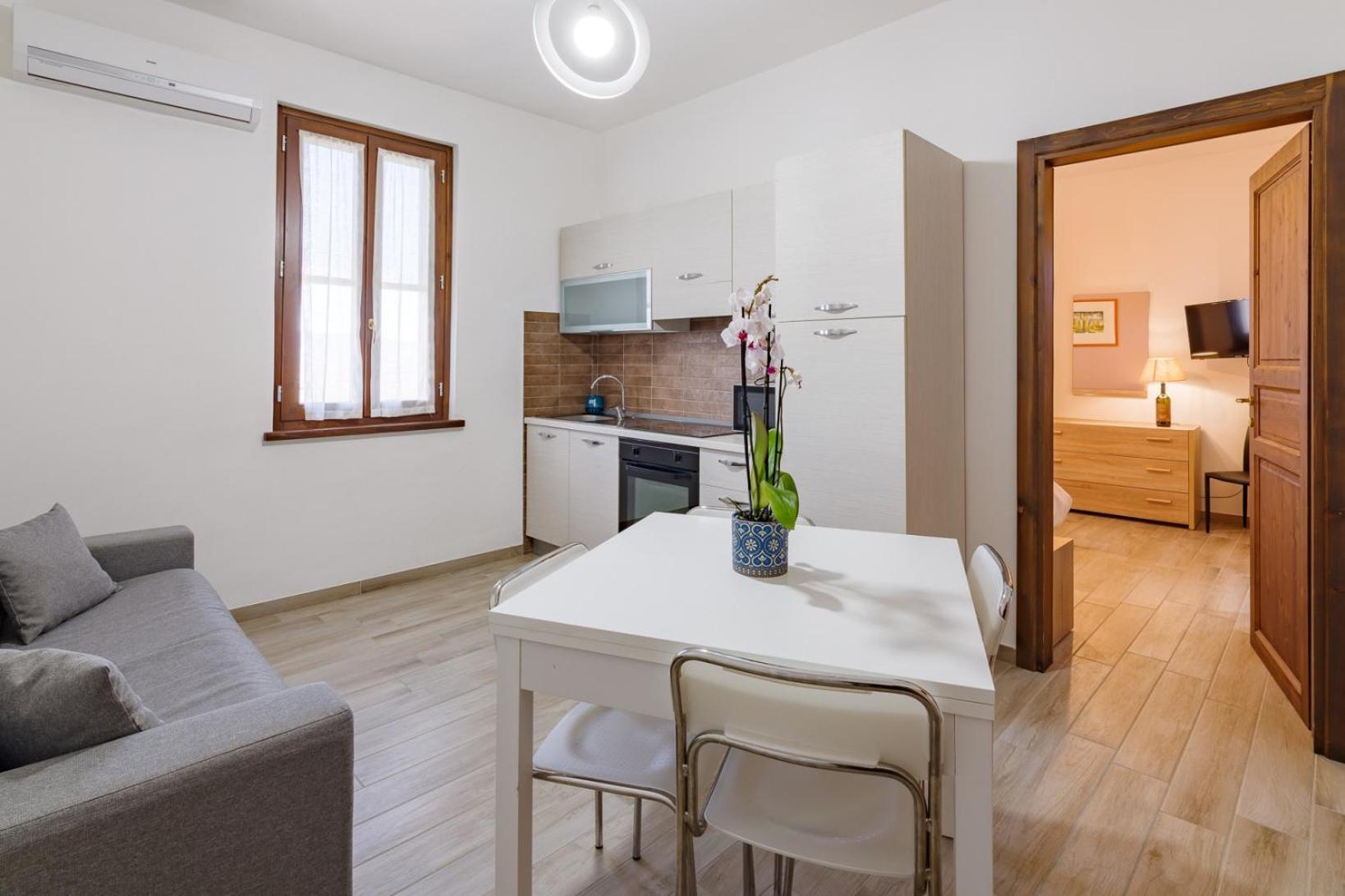 Apartment with Mountain View