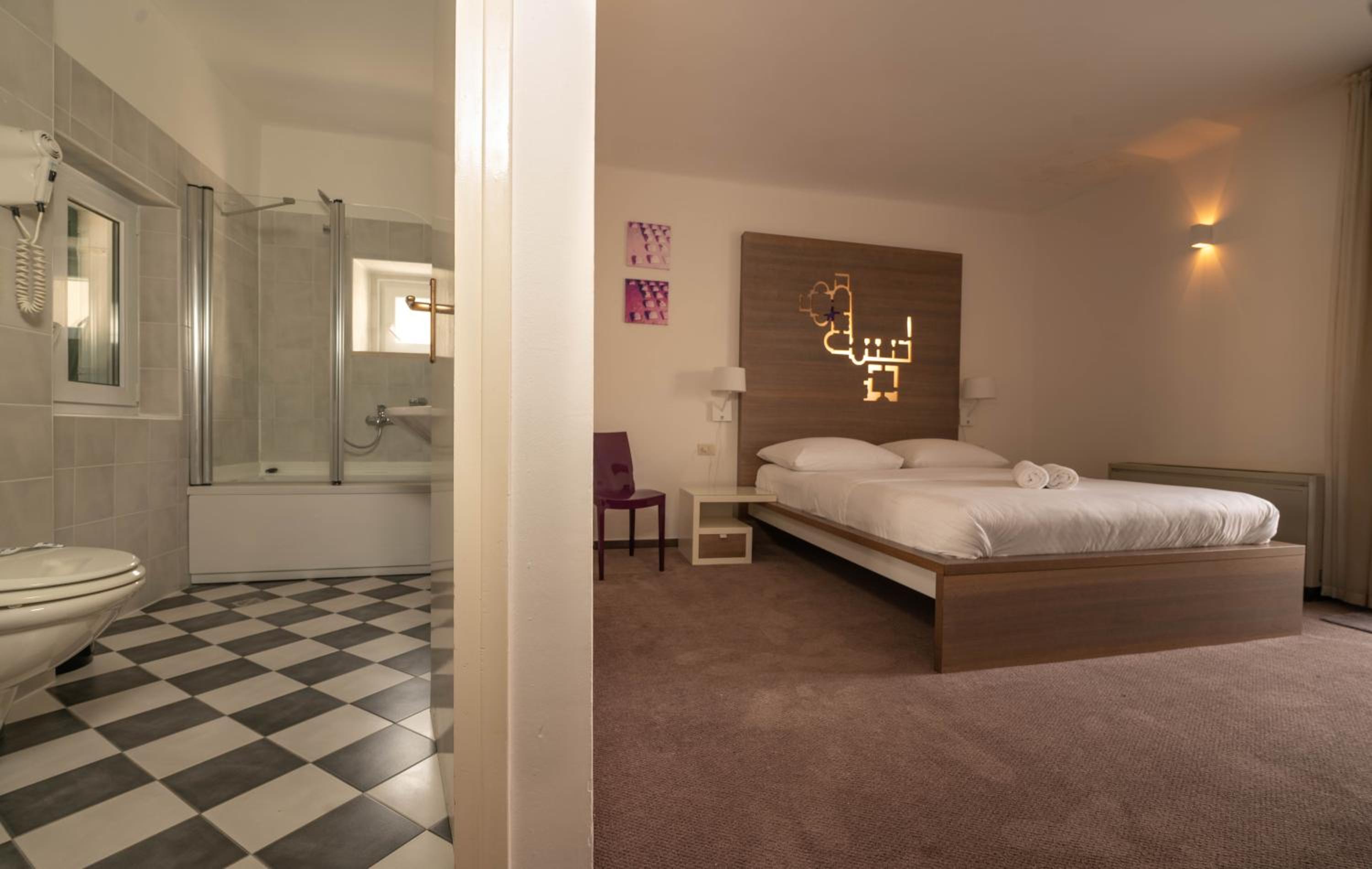 Economy Double Room - Photo 11