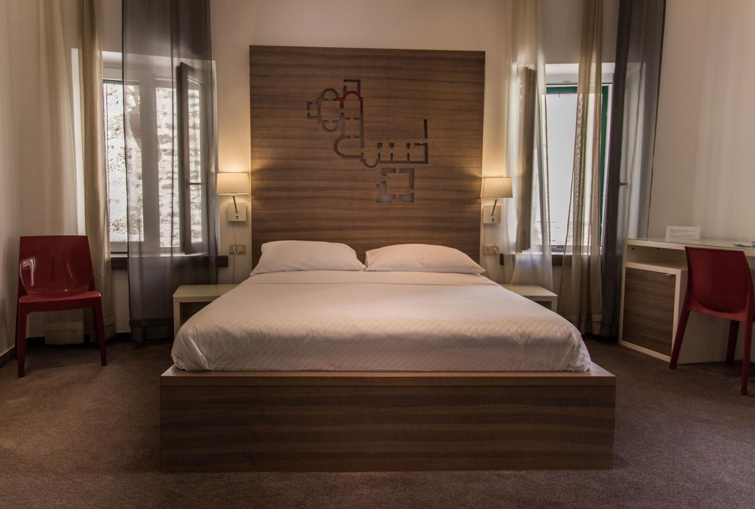 Standard King Room - Photo 1