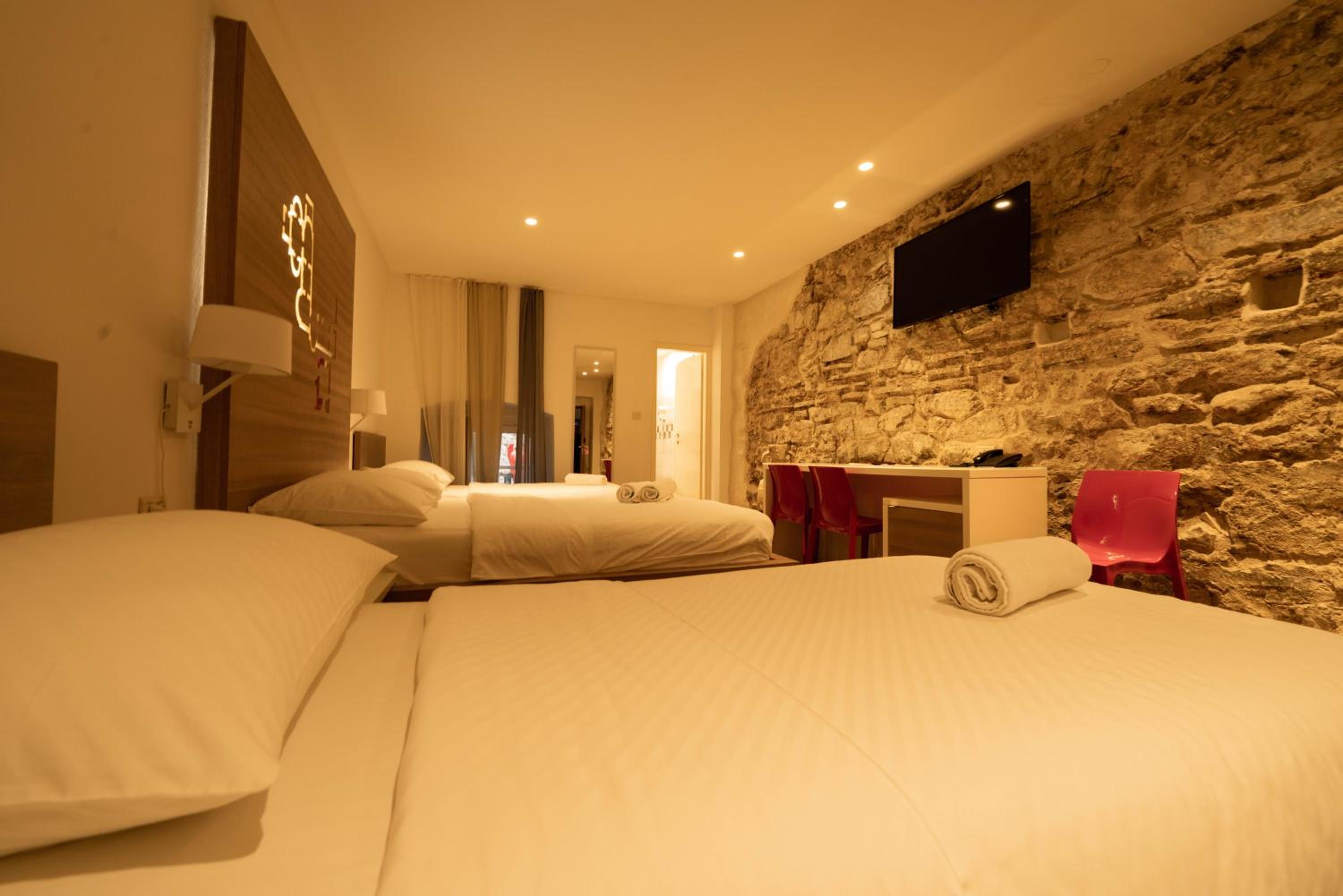 Standard Suite - Photo 21