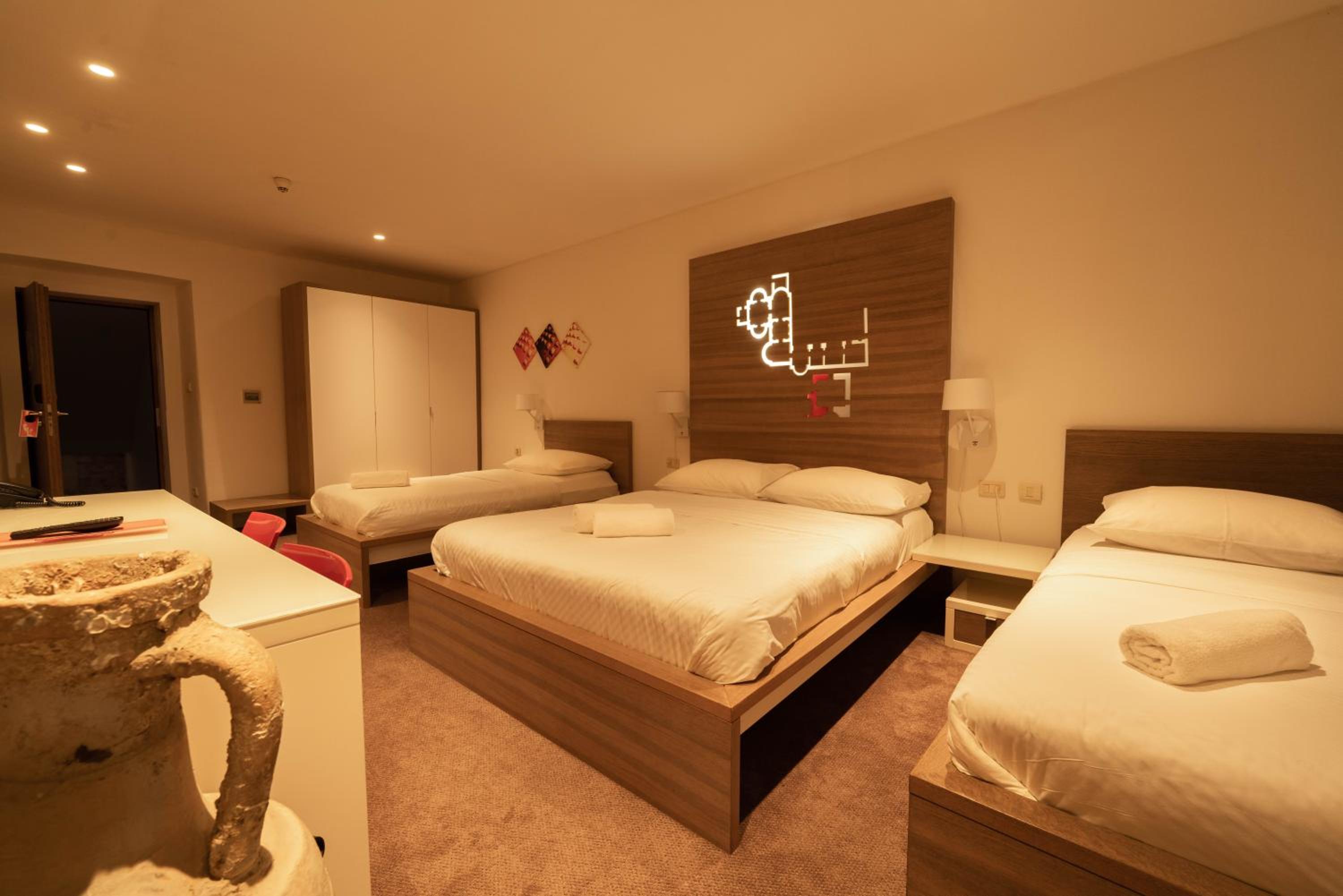 Standard Suite - Photo 12
