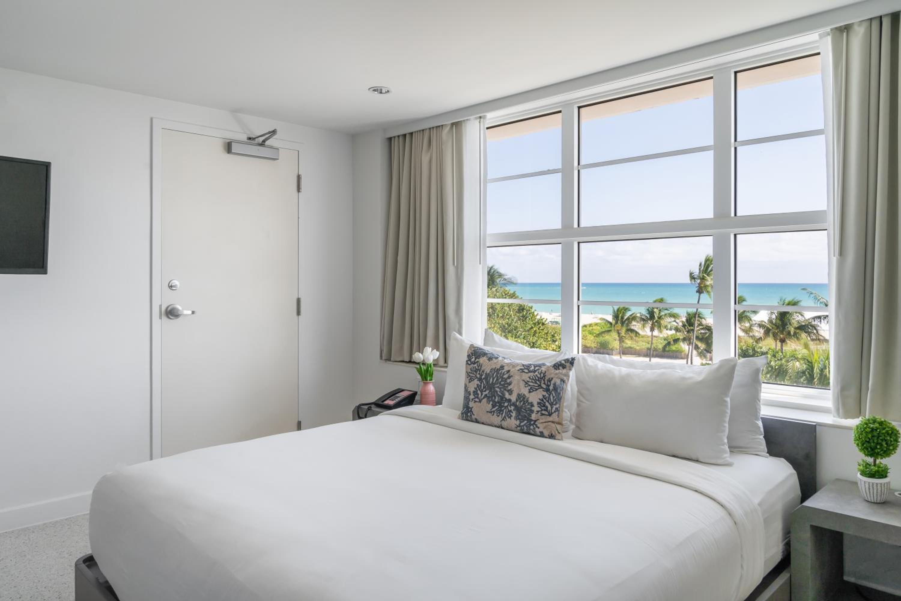 King Room with Sea View - Photo 3