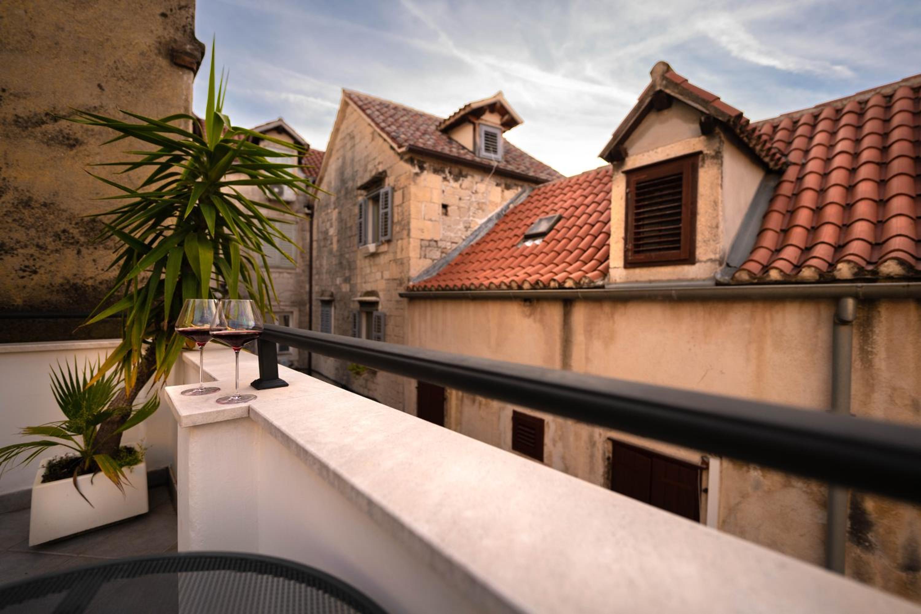 Suite with Terrace - Photo 17