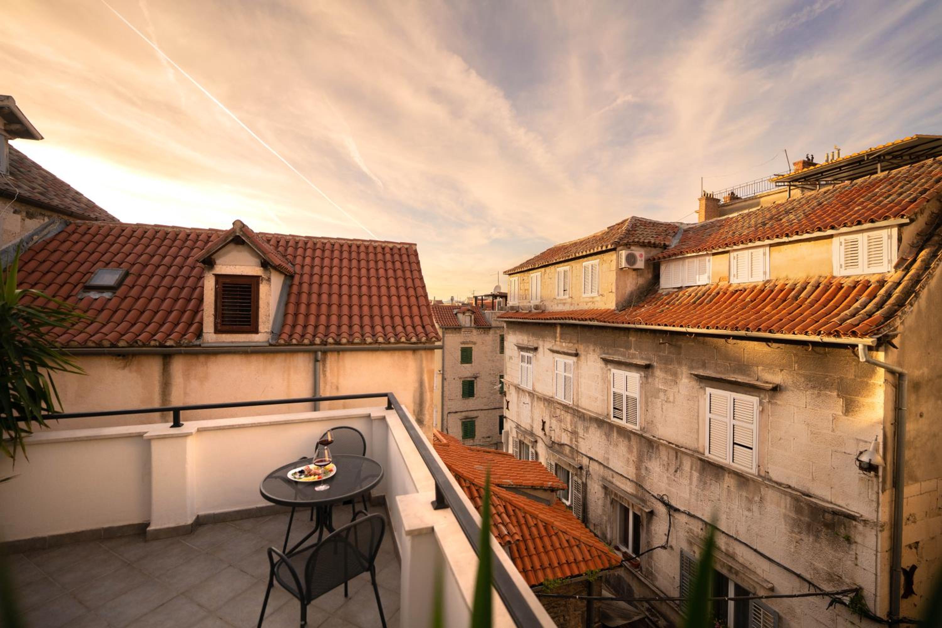 Suite with Terrace - Photo 13