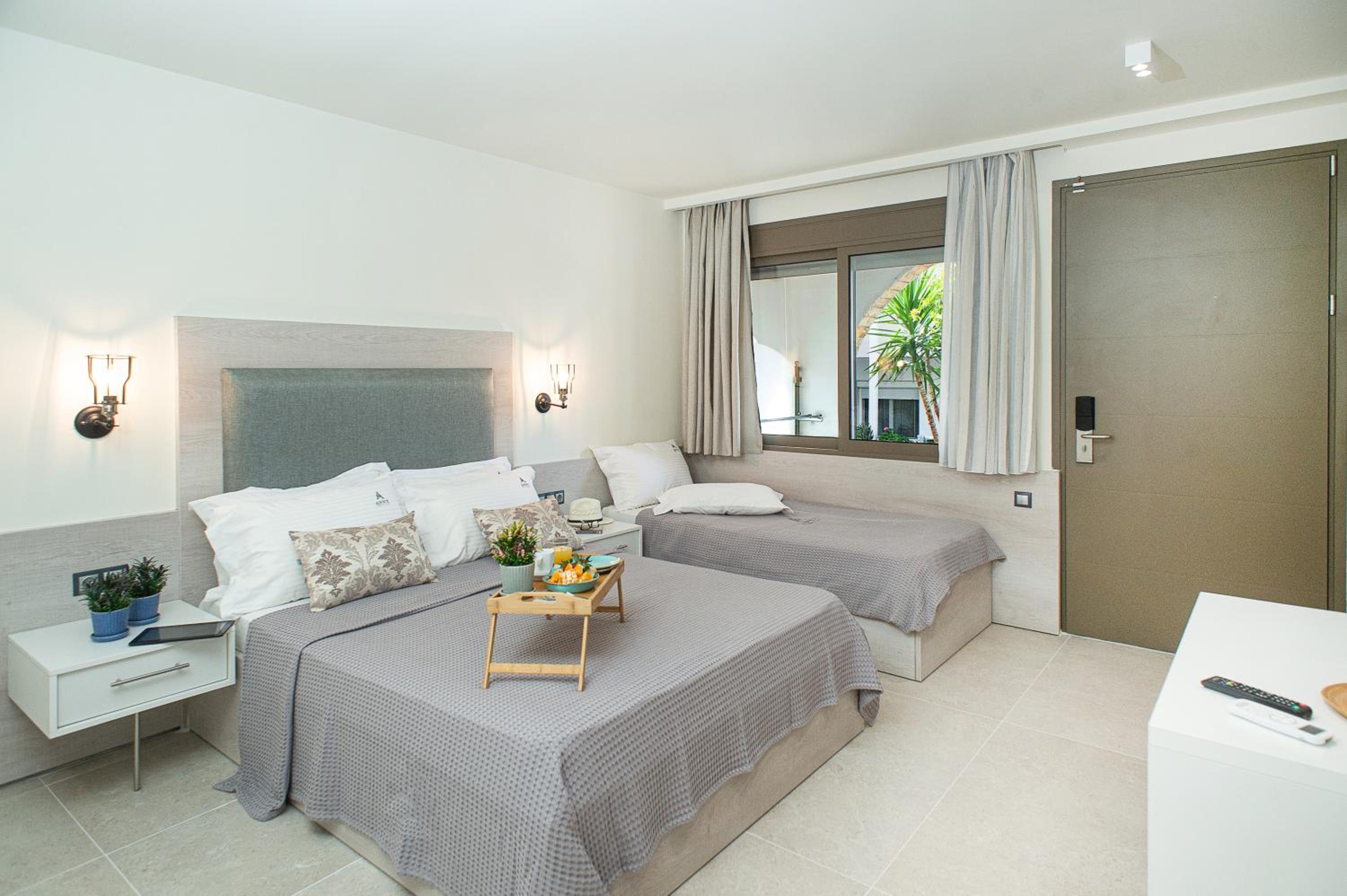 Deluxe Junior Suite - Photo 1