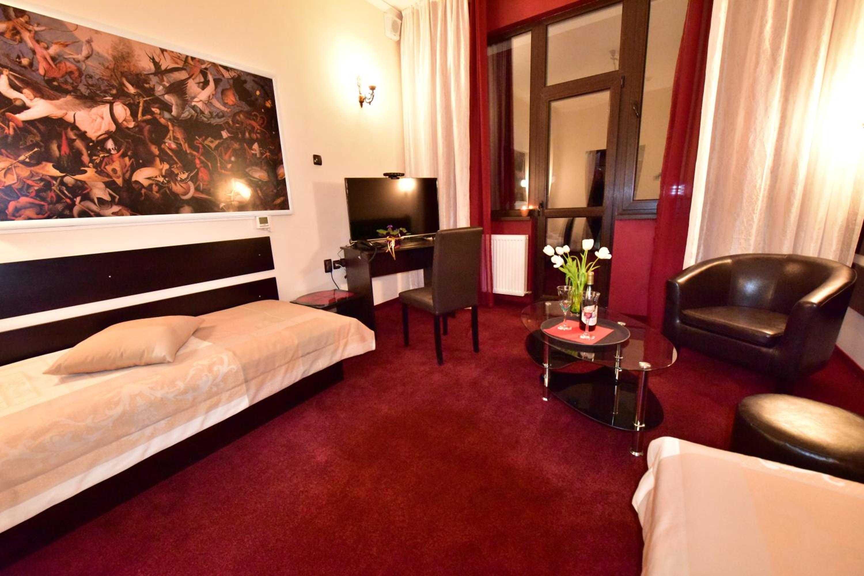 Deluxe Twin Room with Balcony photo 2