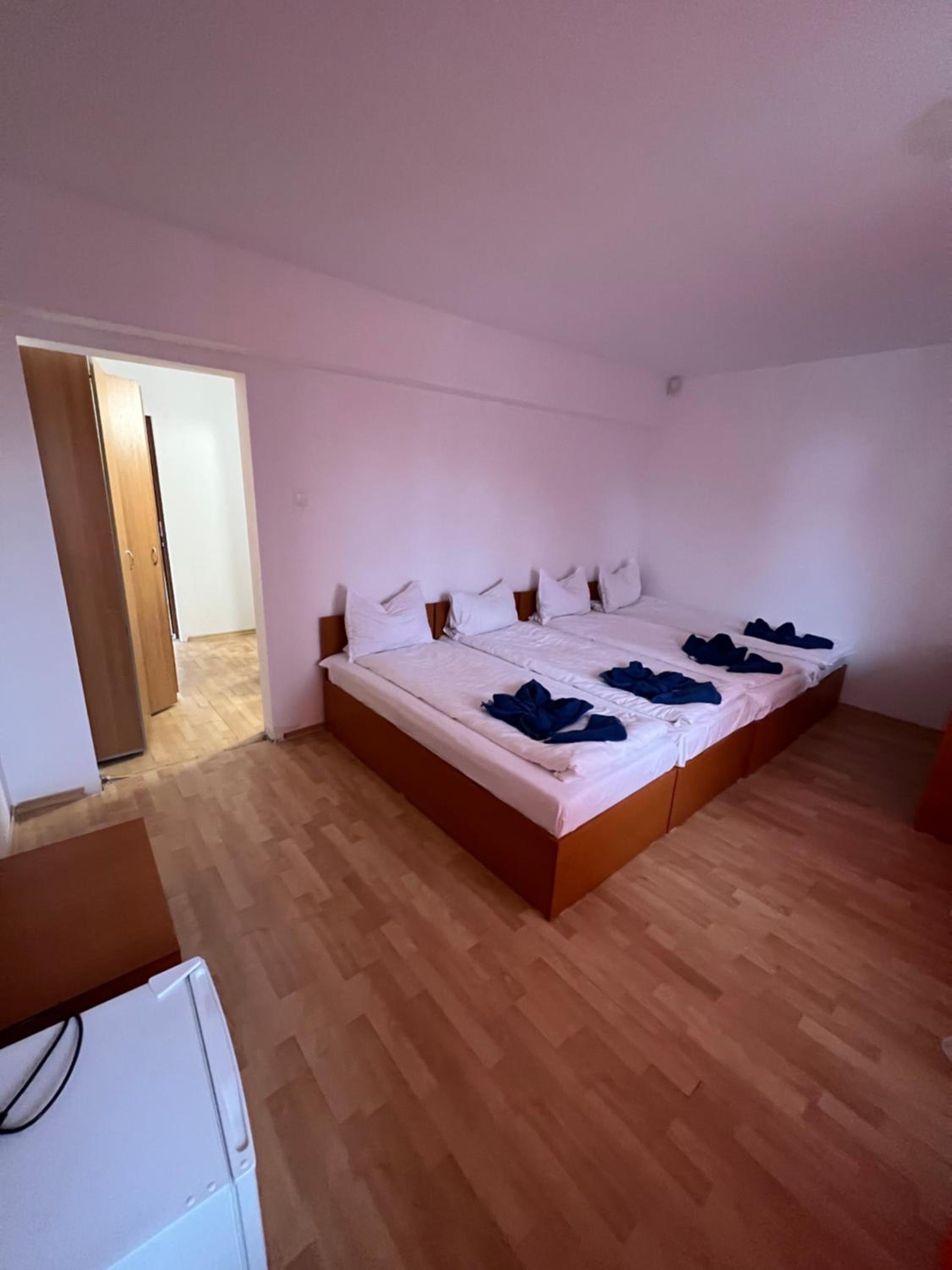 Quadruple Room with Private Bathroom - Photo 1