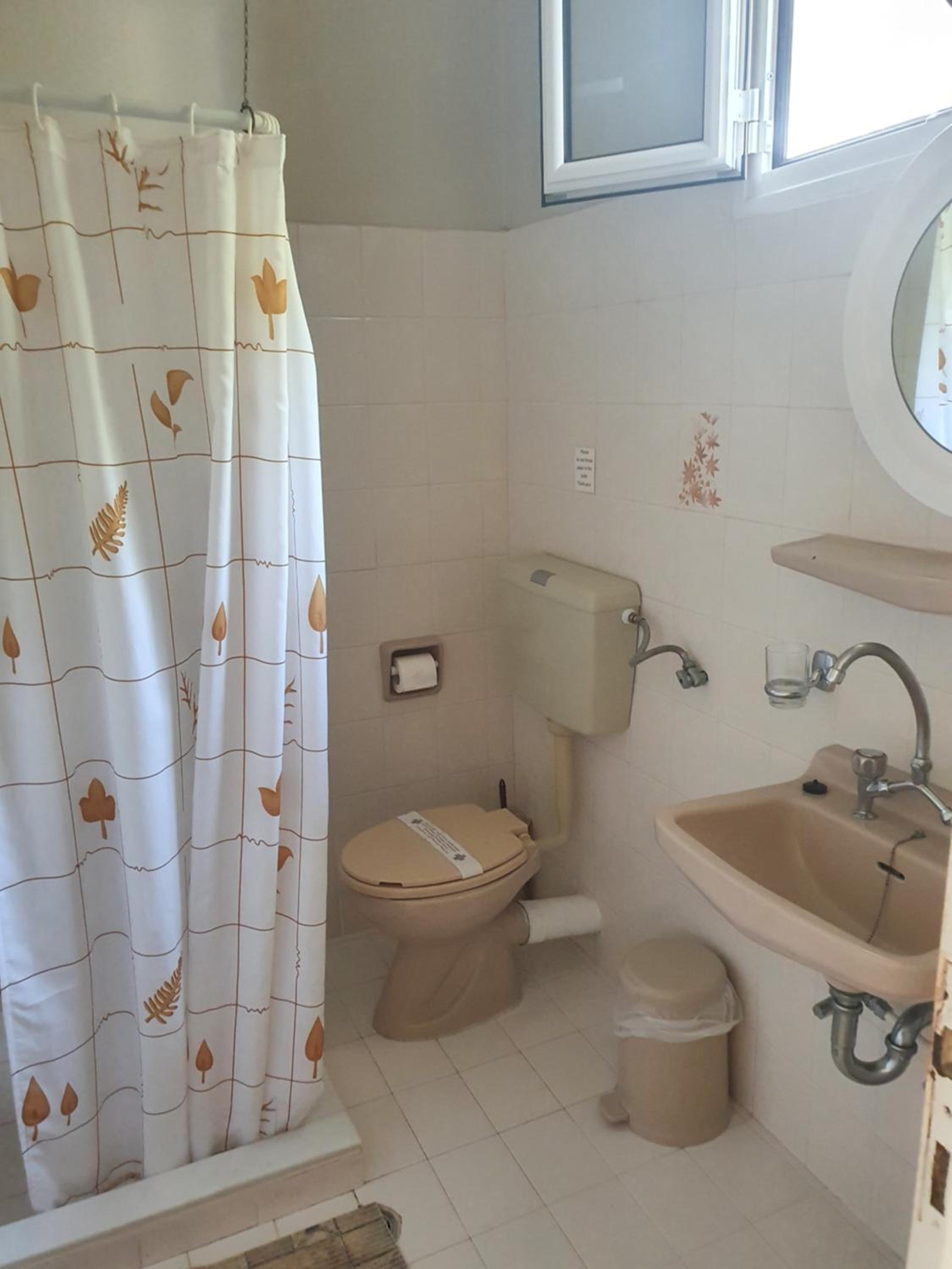 One-Bedroom Apartment - Photo 2