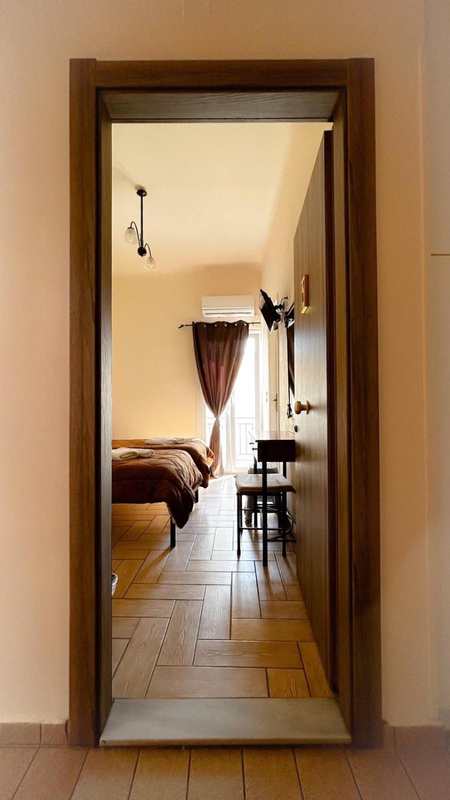 Standard Twin Room - Photo 17