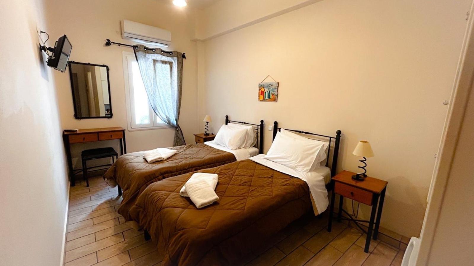 Standard Twin Room - Photo 9