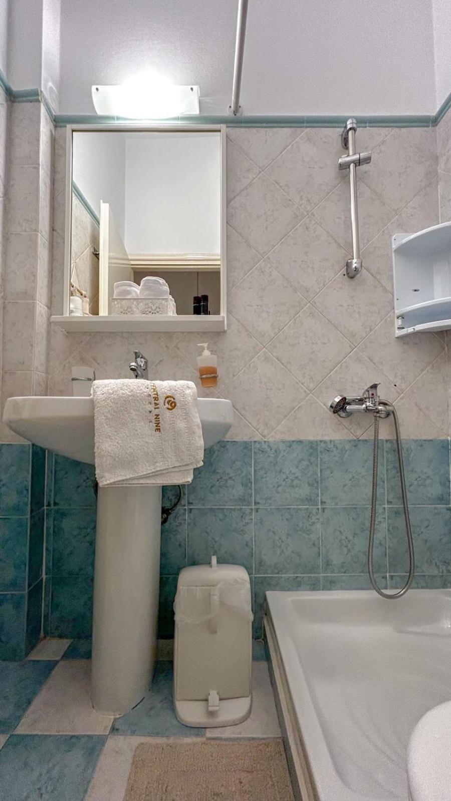 Standard Twin Room - Photo 13