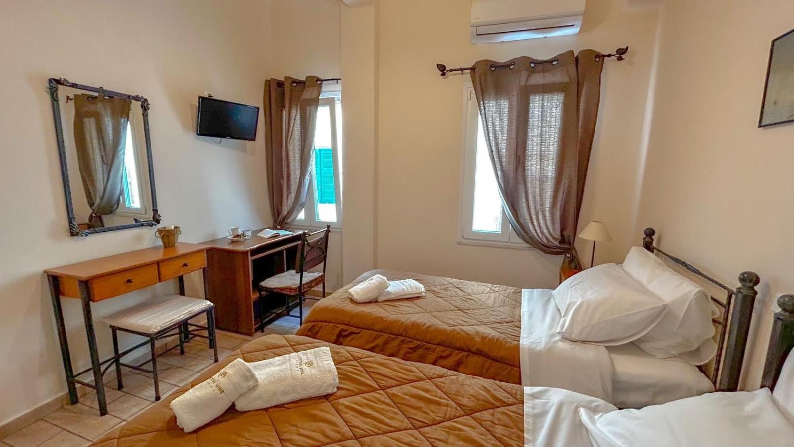 Standard Twin Room - Photo 2