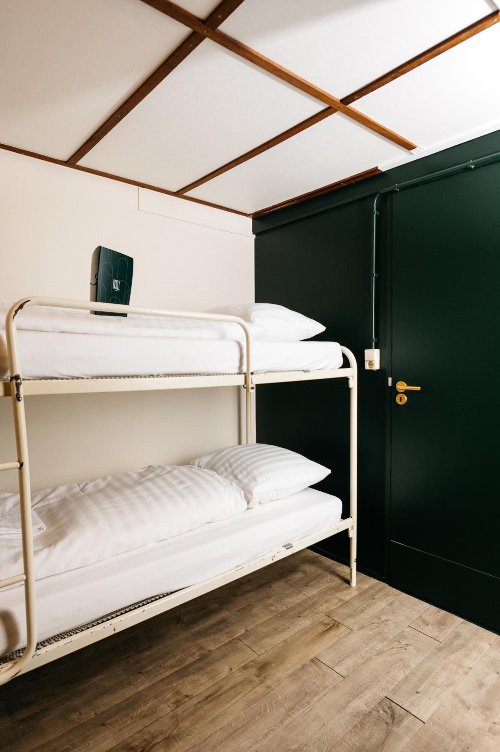Twin Room with Private Bathroom - Photo 4