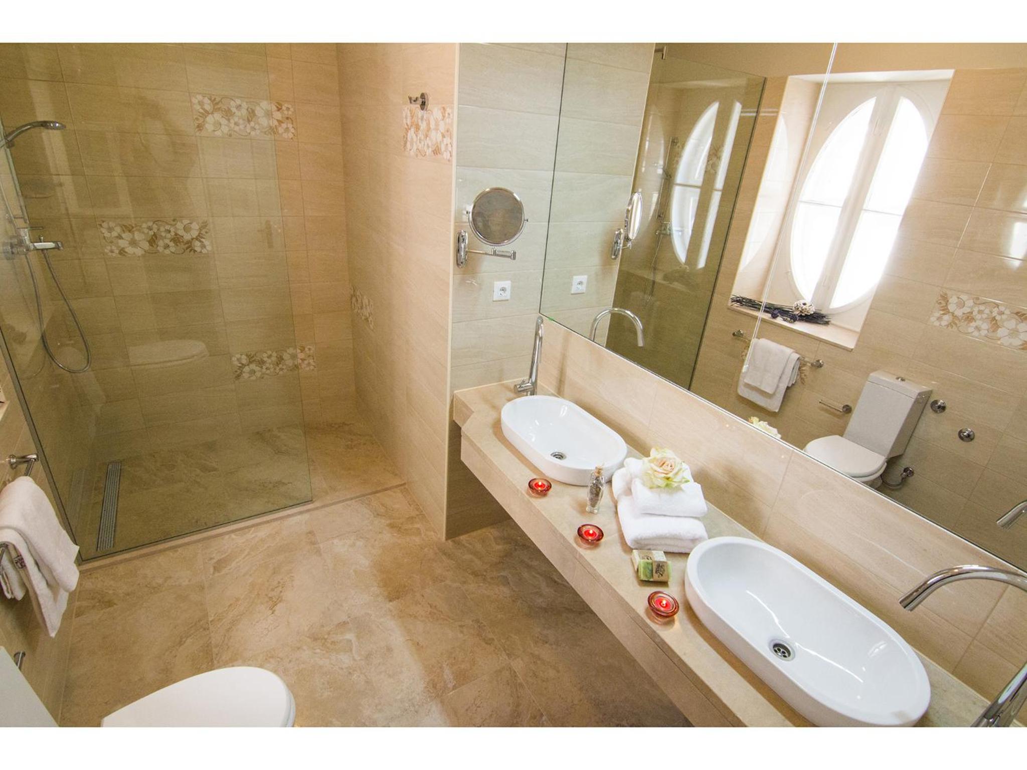 Luxury Two-Bedroom Apartment with Sea View - Photo 21