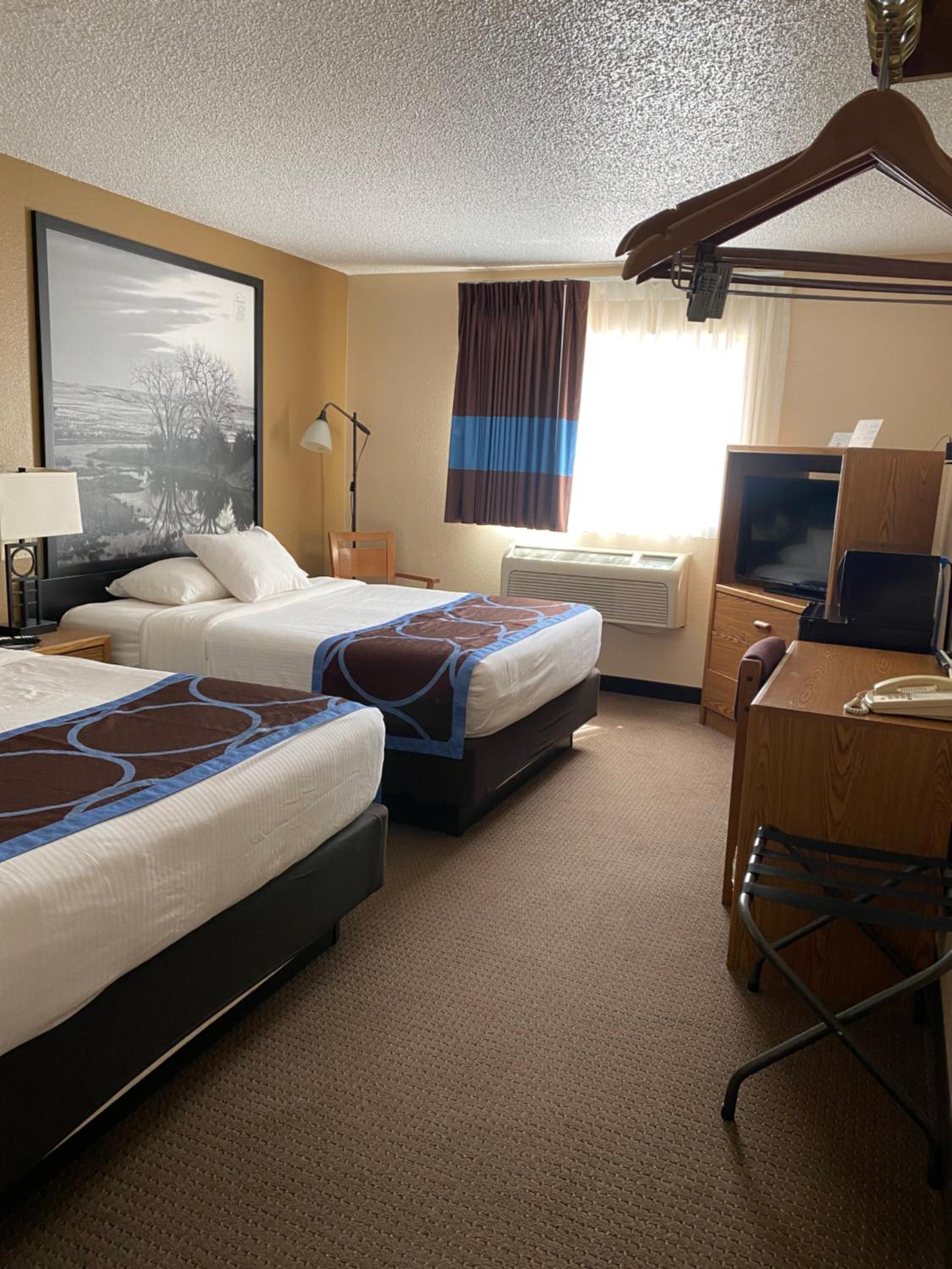 Queen Room with Two Queen Beds - Non-Smoking - Photo 1