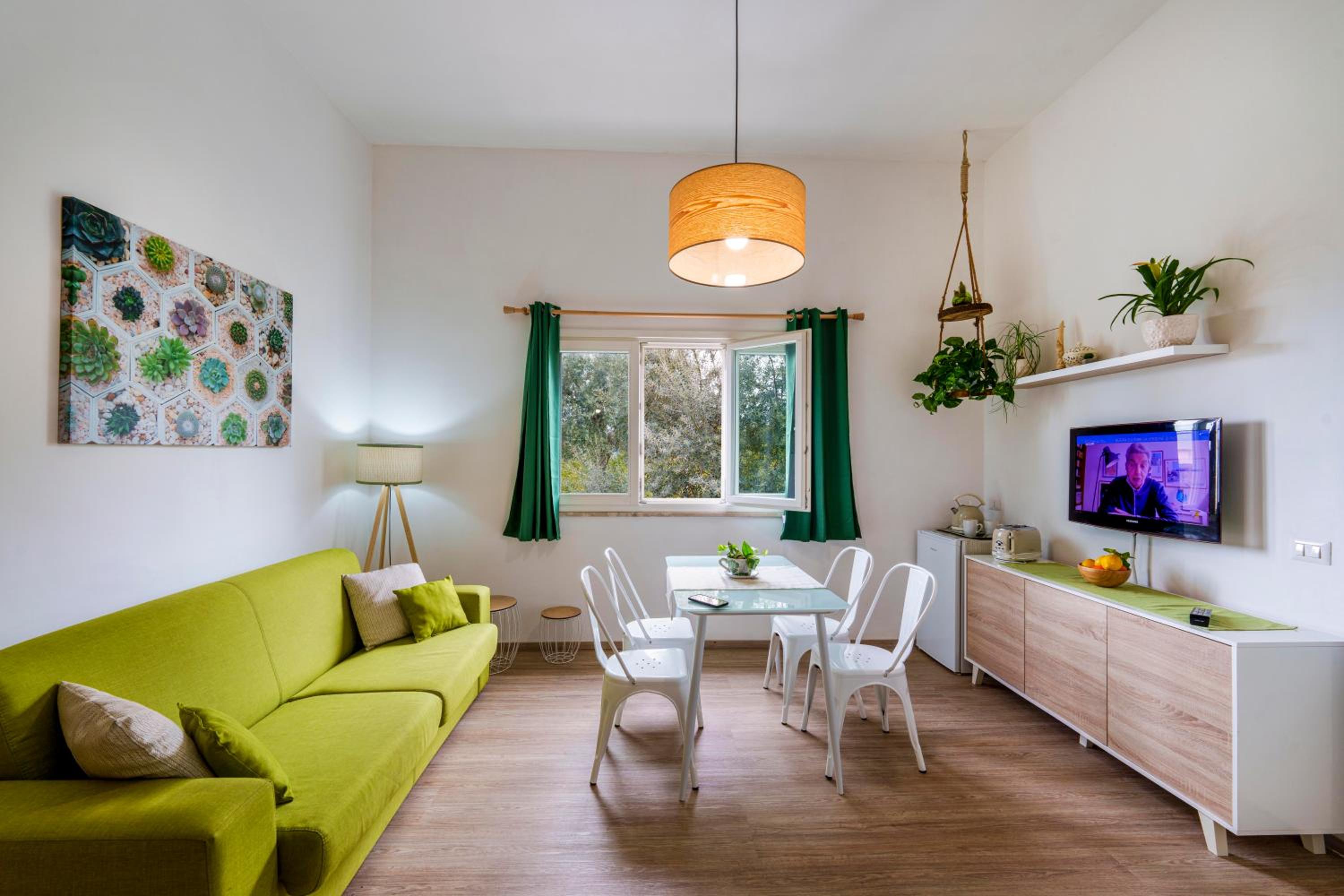 Apartment with Garden View