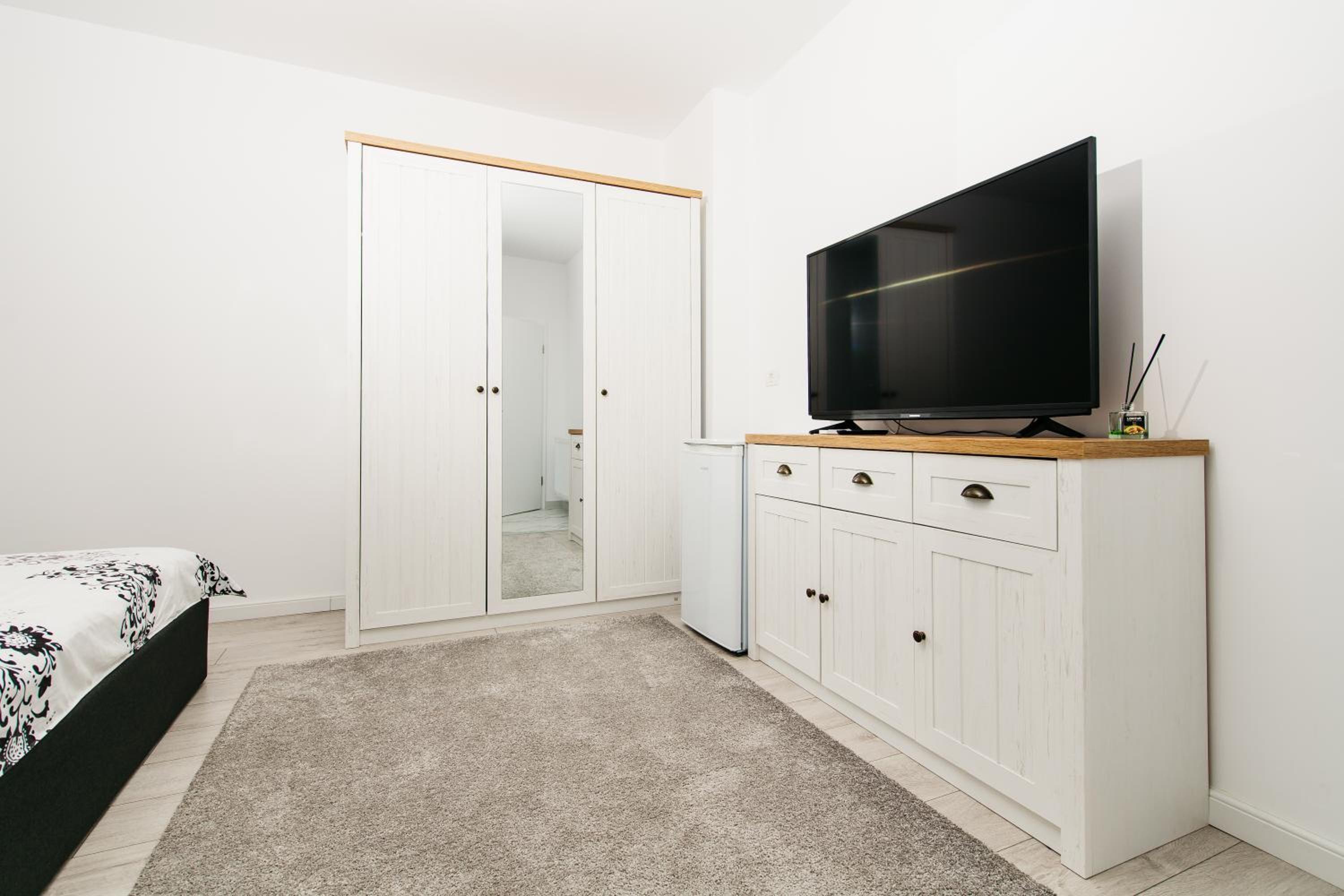 Apartment with Balcony - Photo 19