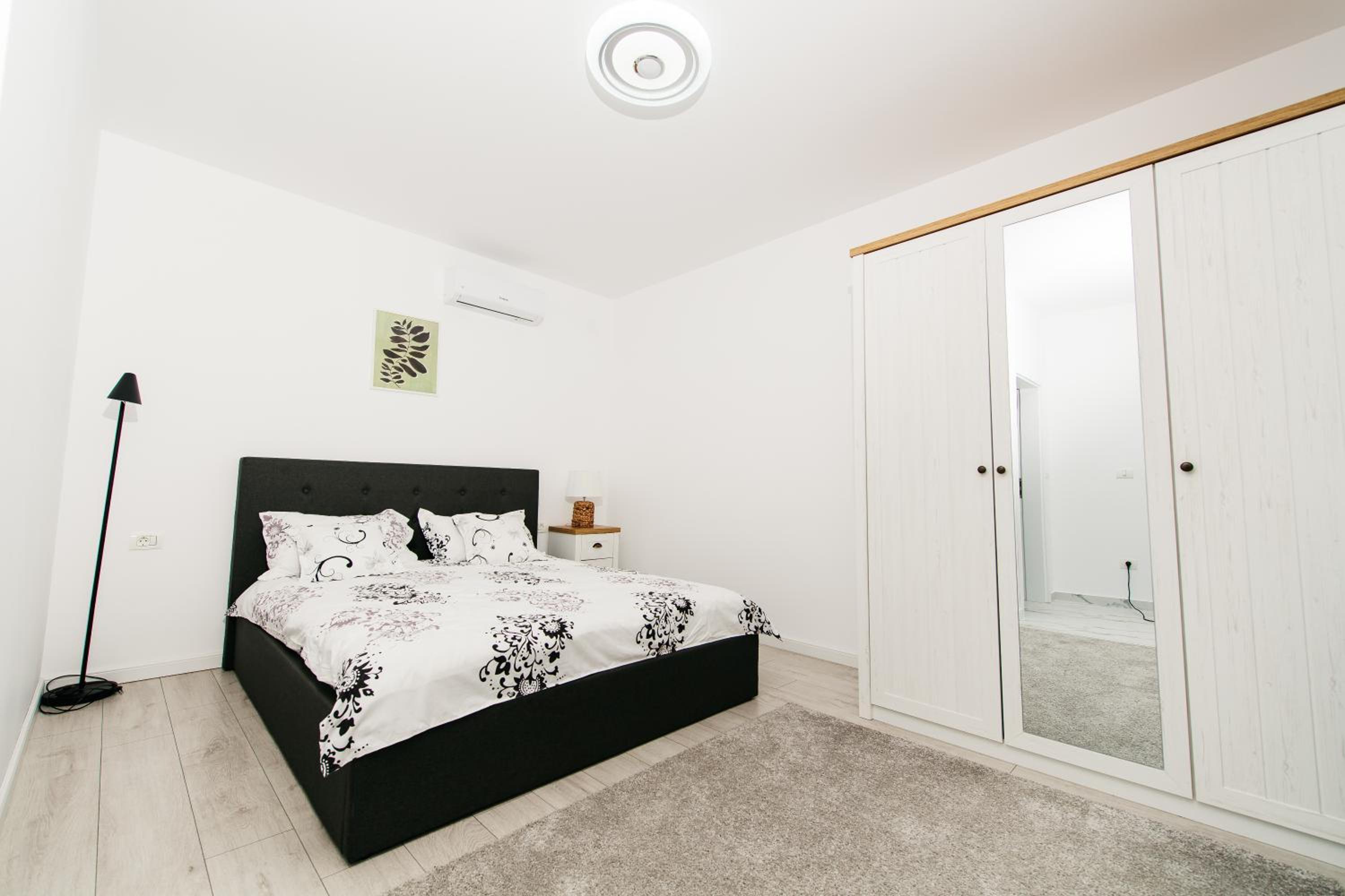 Apartment with Balcony - Photo 16
