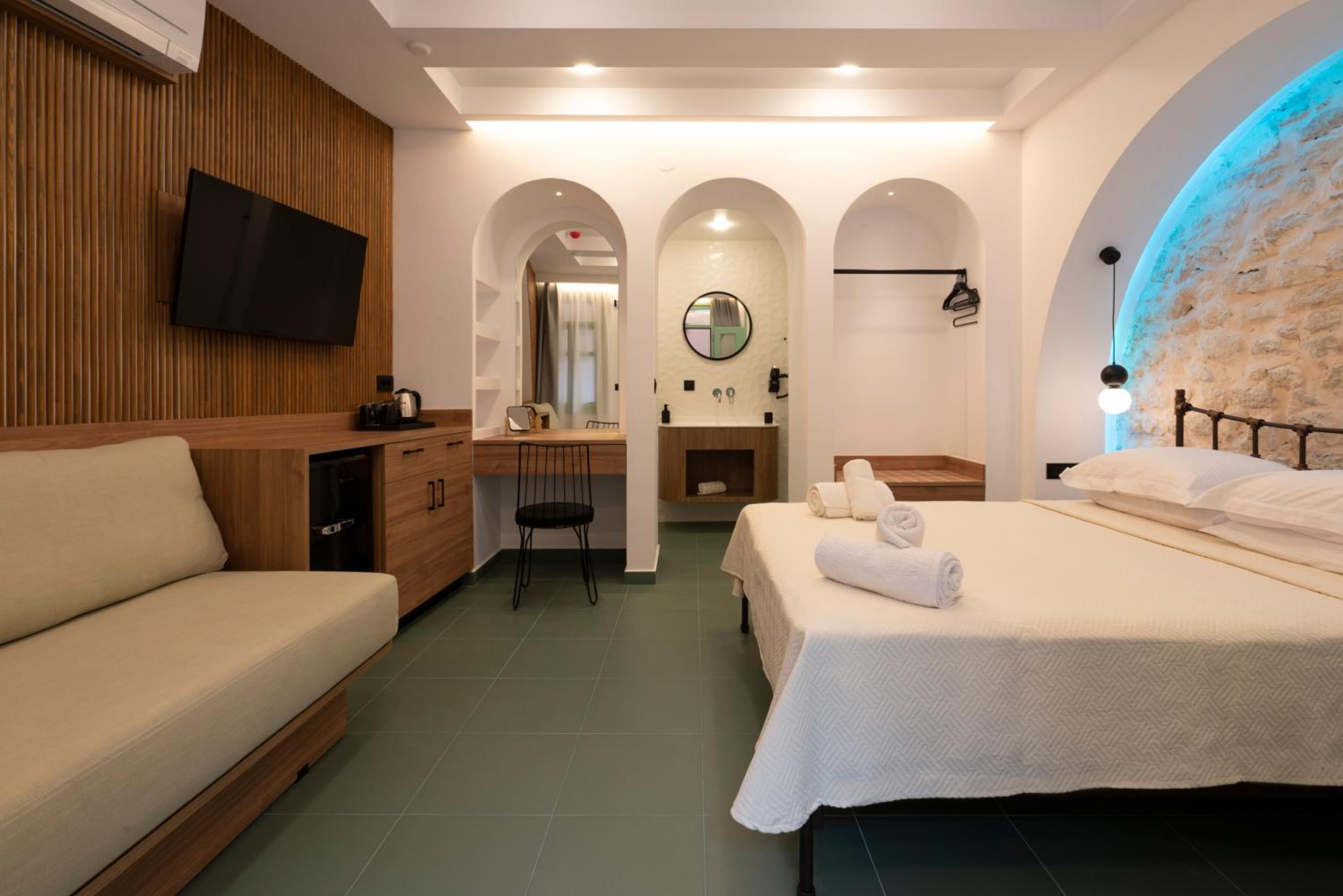 Comfort Triple Room with Shower - Photo 3