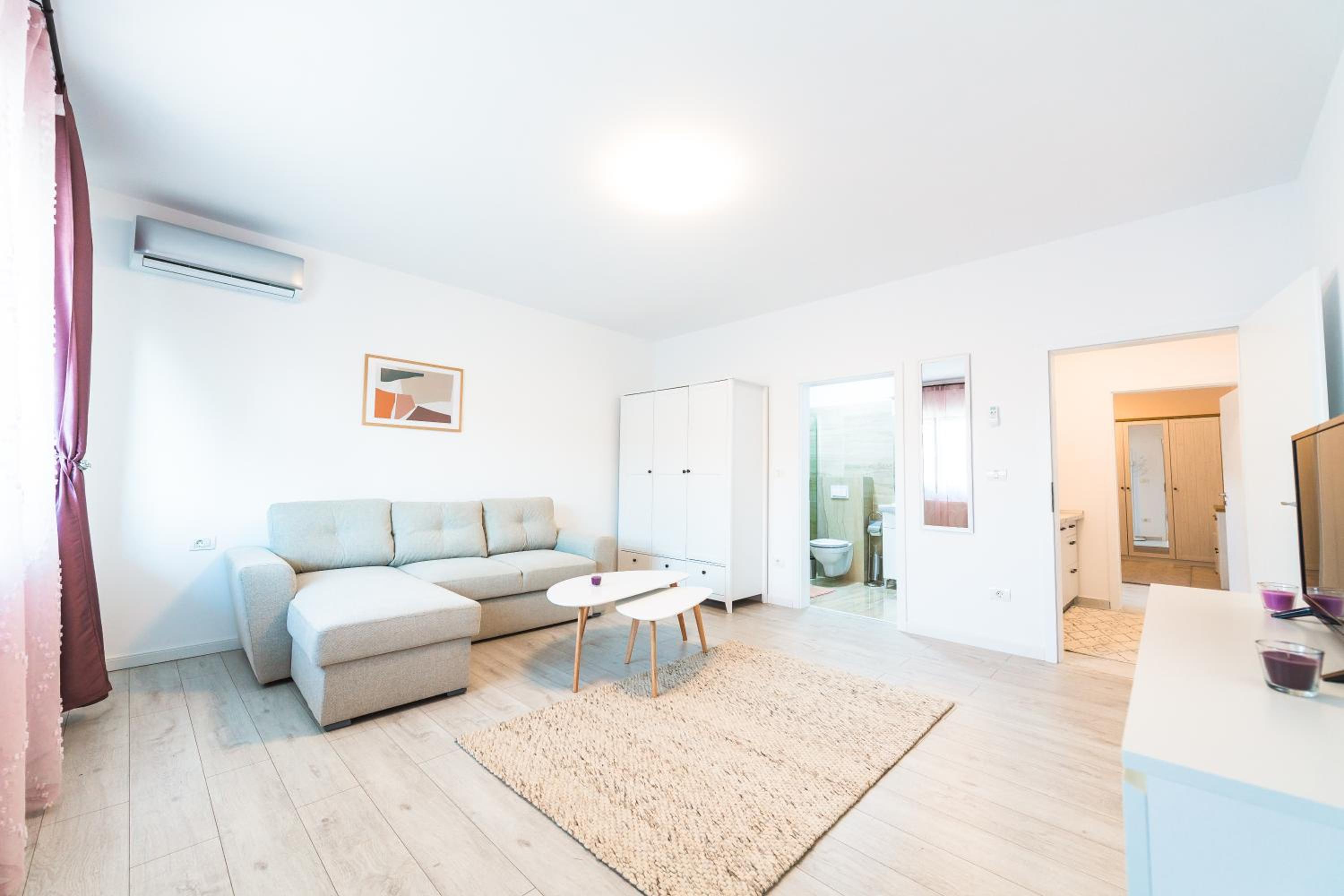 Apartment with Balcony - Photo 12