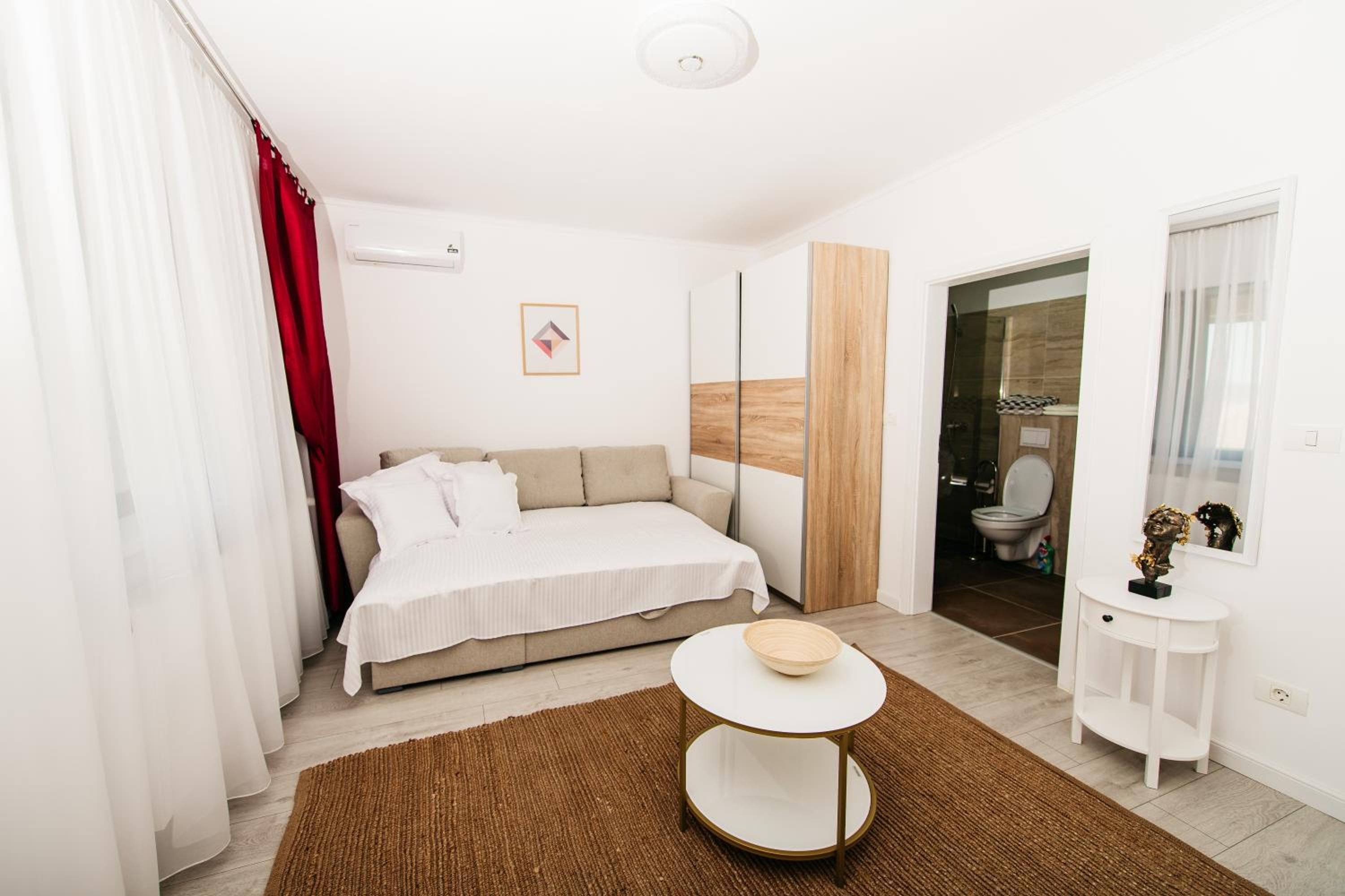 Apartment with Balcony - Photo 27