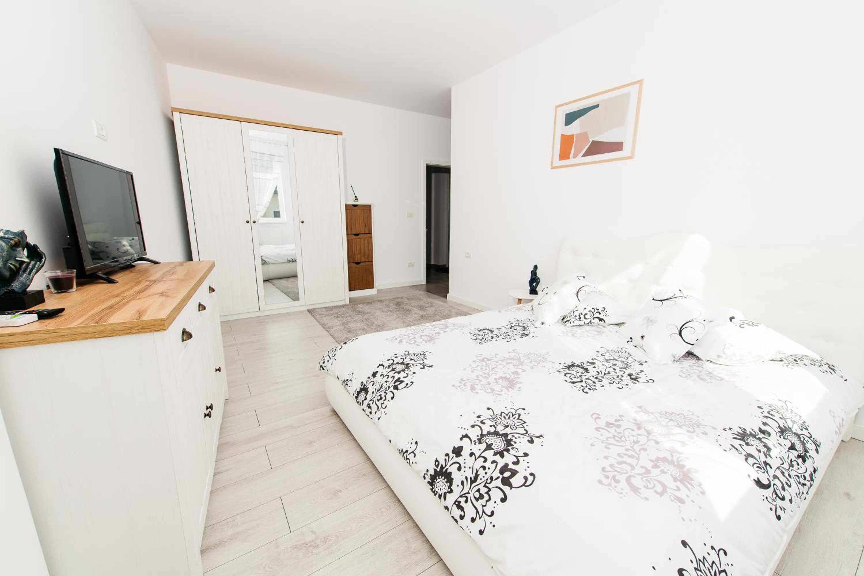 Apartment with Balcony - Photo 26