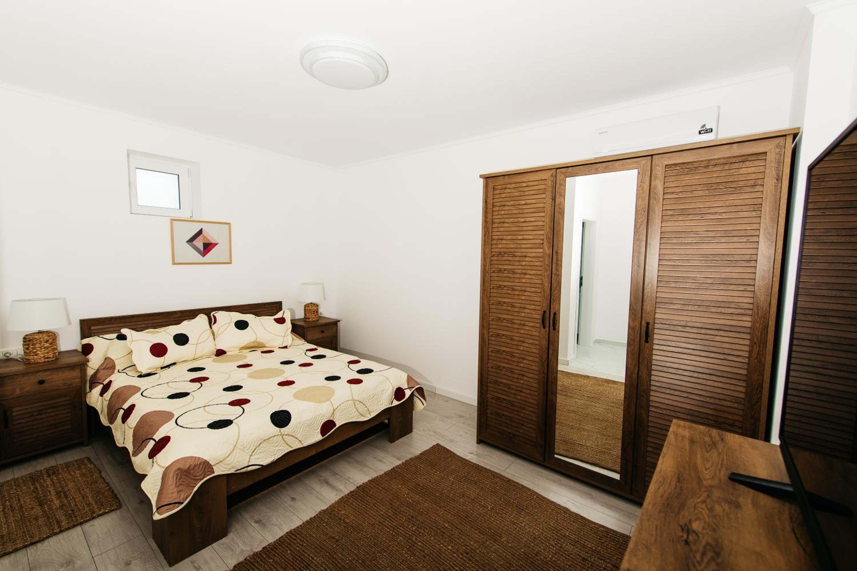 Apartment with Balcony - Photo 7