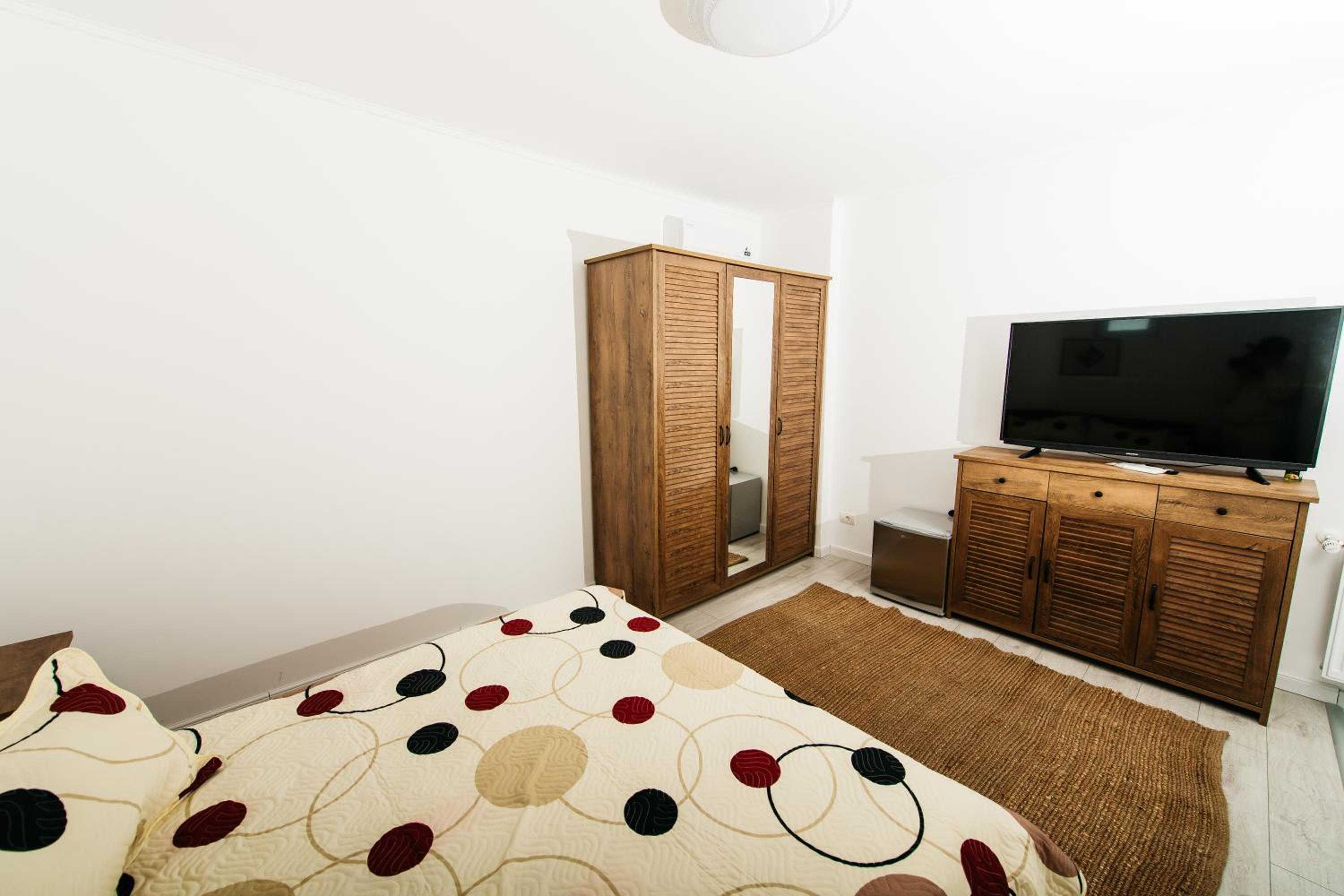 Apartment with Balcony - Photo 14