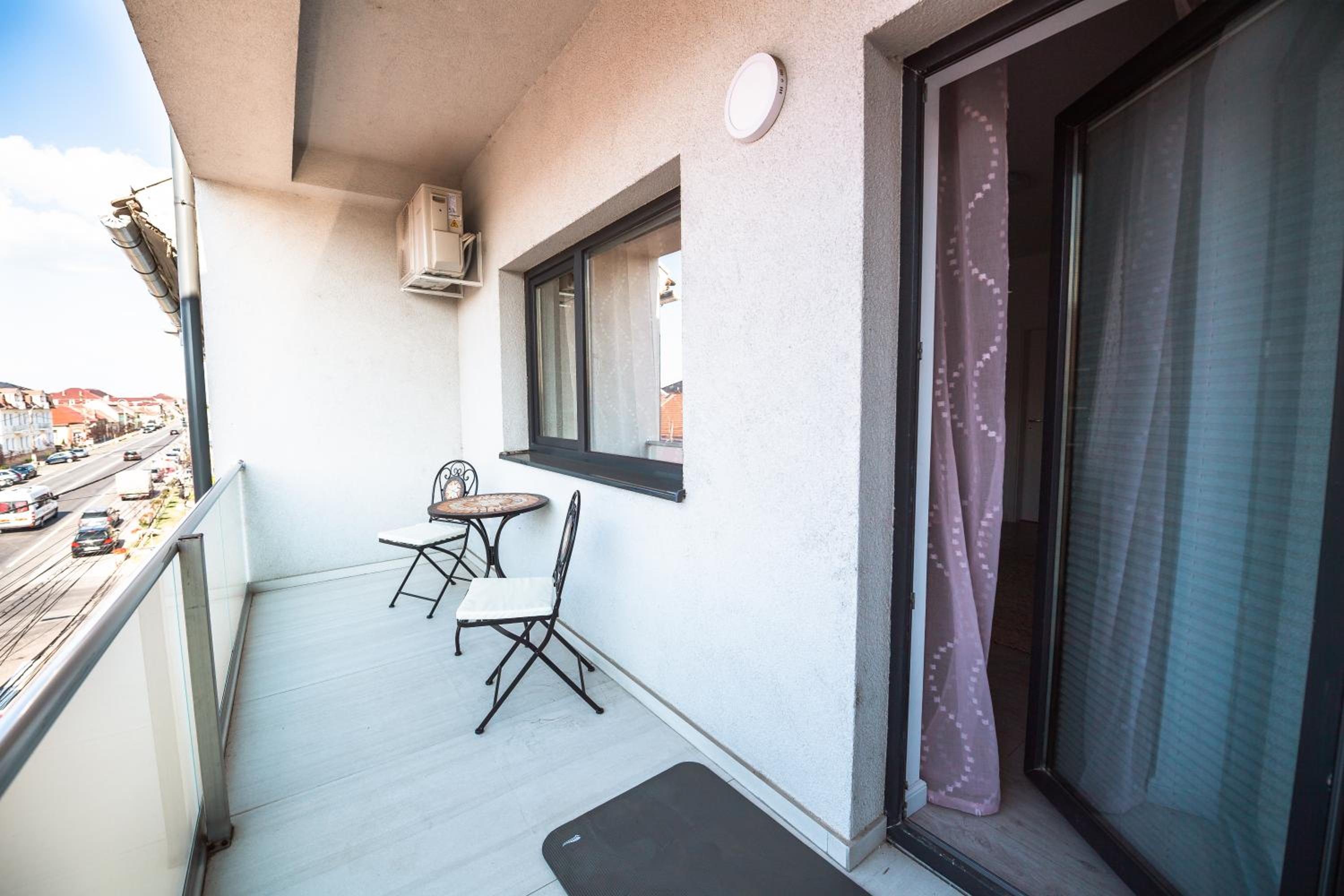 Apartment with Balcony - Photo 8