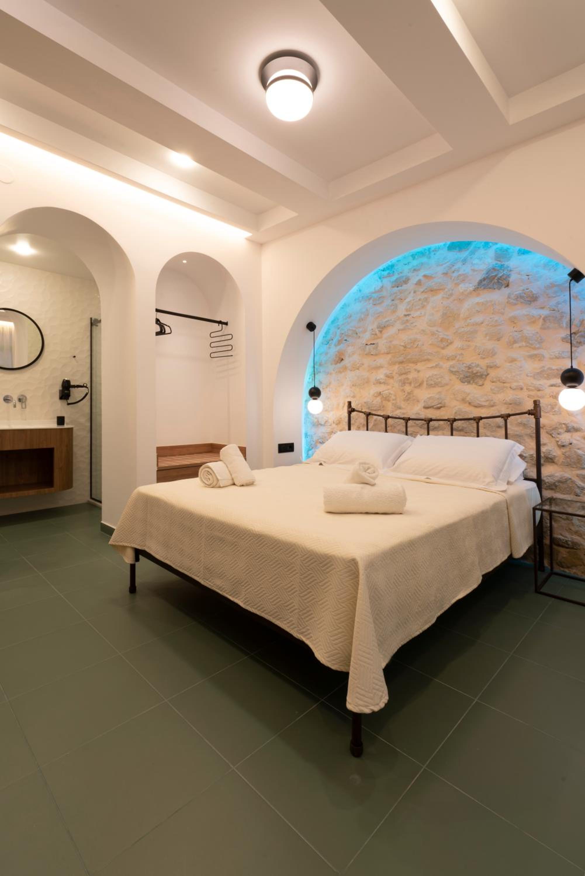 Comfort Triple Room with Shower - Photo 4